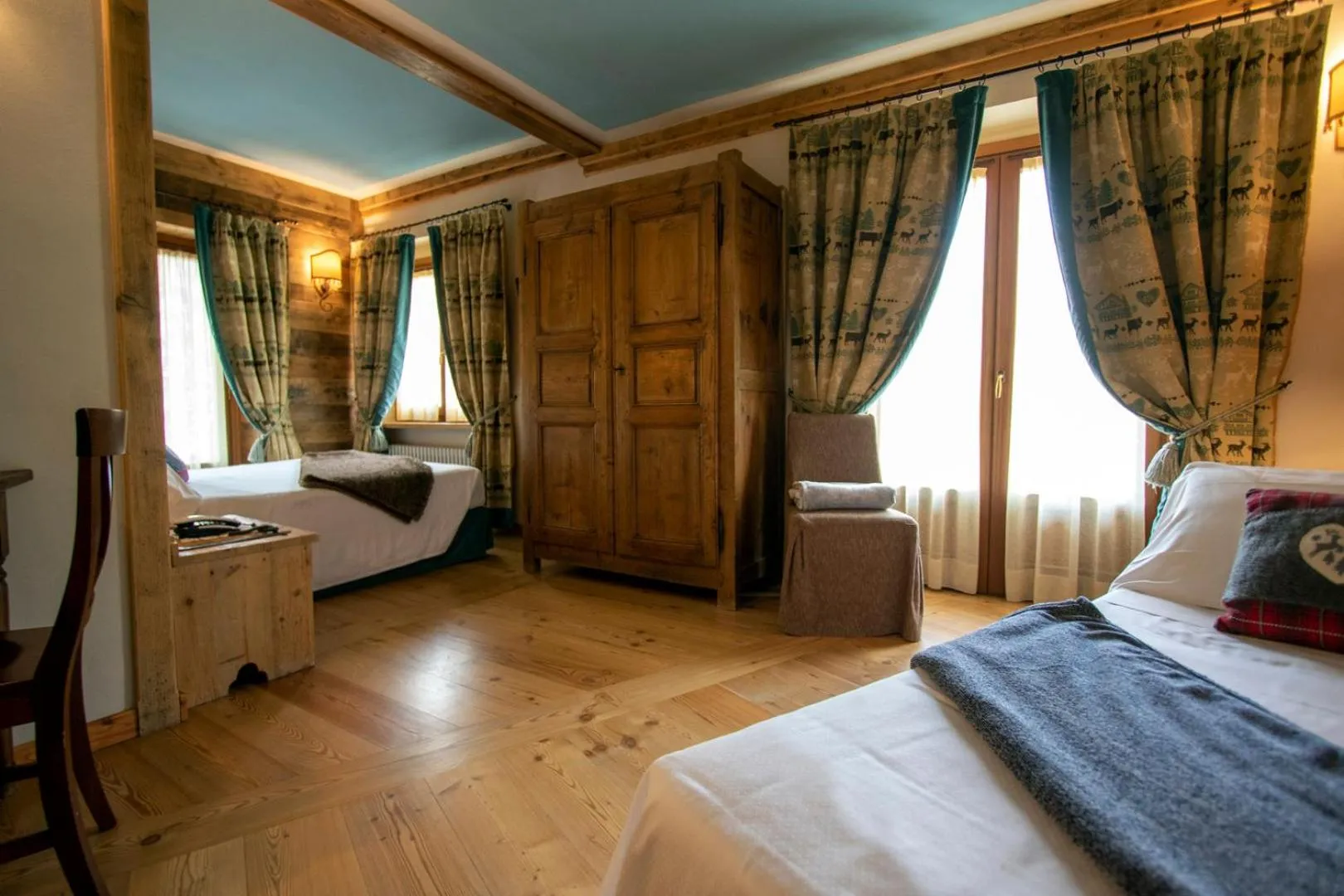 Bed in Laghetto Alpine Hotel & Restaurant