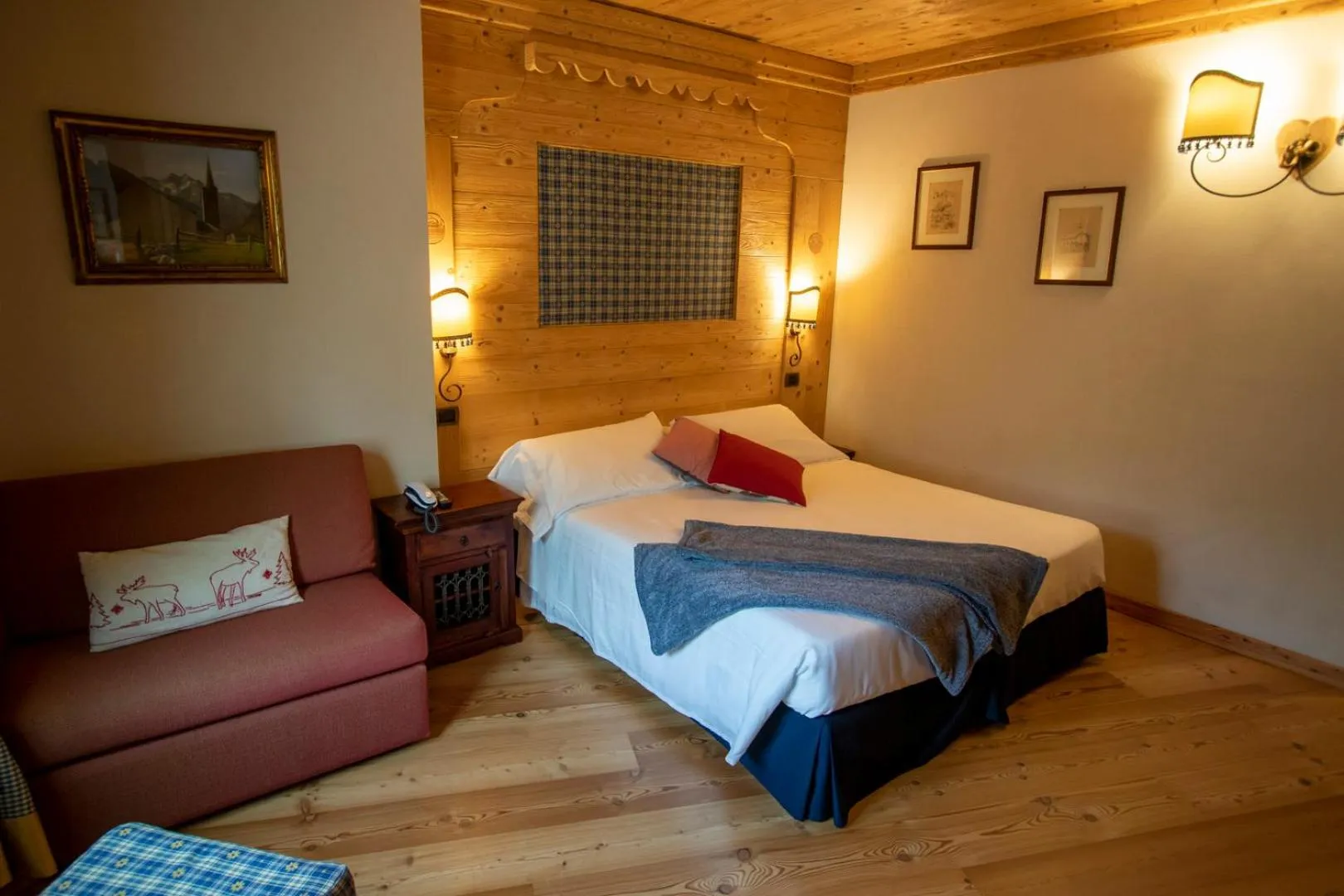 Bed in Laghetto Alpine Hotel & Restaurant