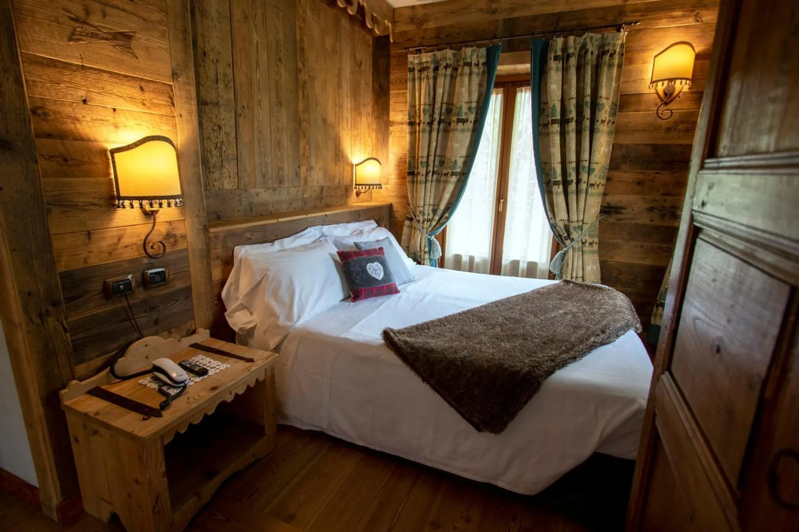 Bed in Laghetto Alpine Hotel & Restaurant