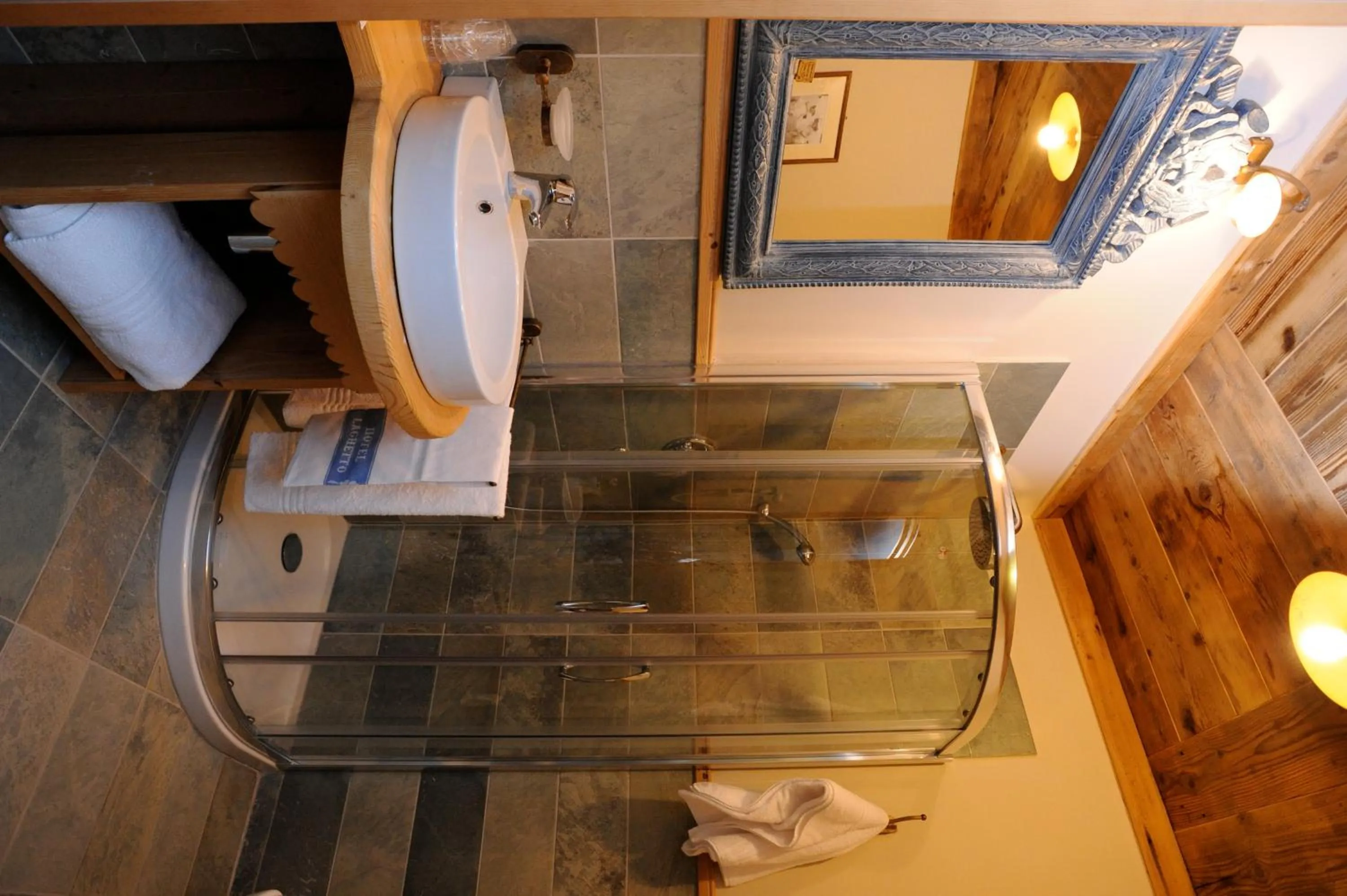 Shower in Laghetto Alpine Hotel & Restaurant