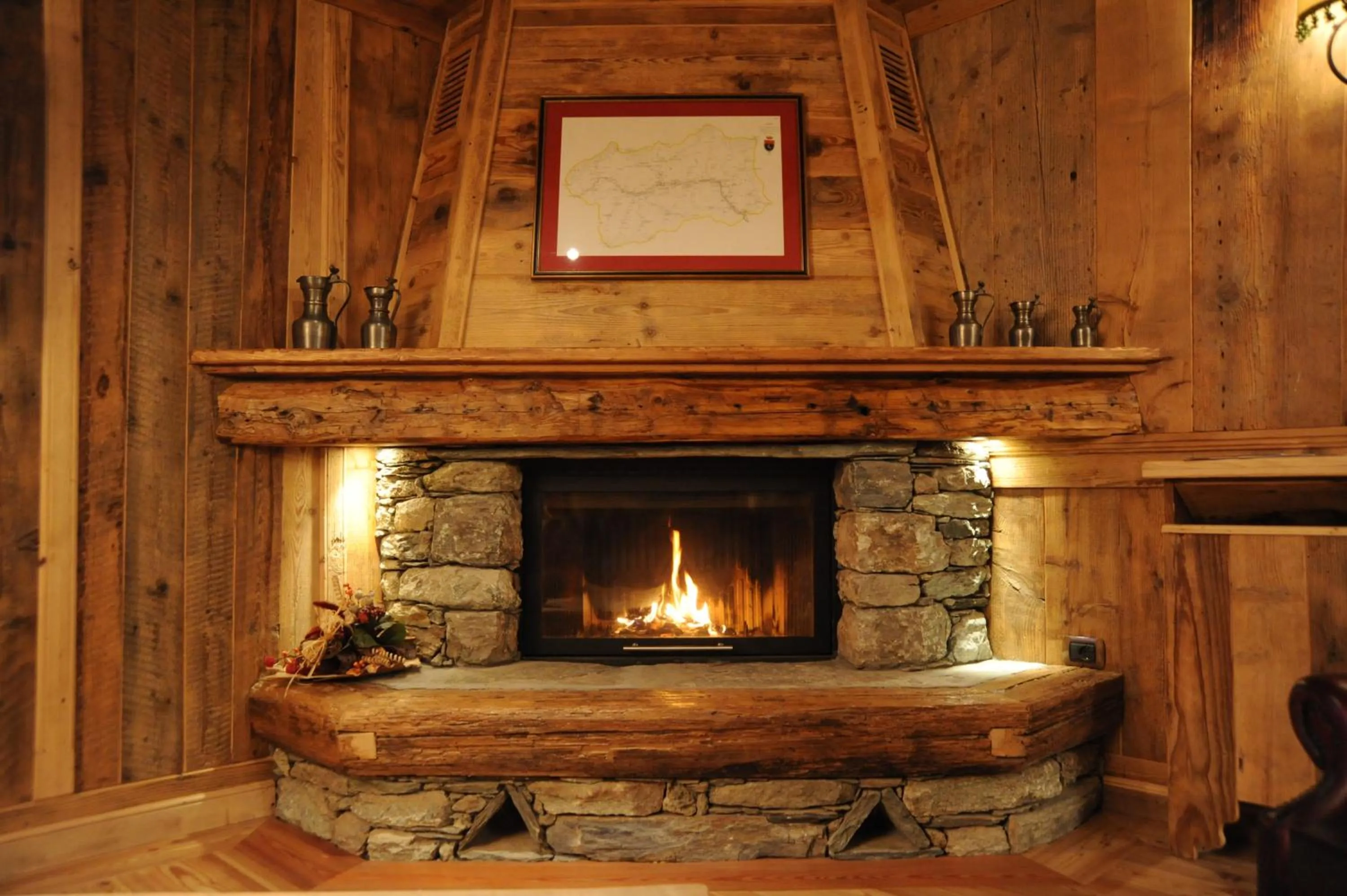 Communal lounge/ TV room in Laghetto Alpine Hotel & Restaurant