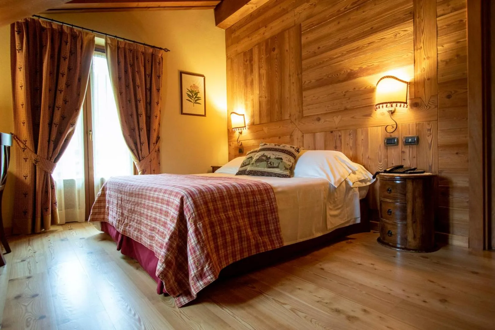 Bed in Laghetto Alpine Hotel & Restaurant