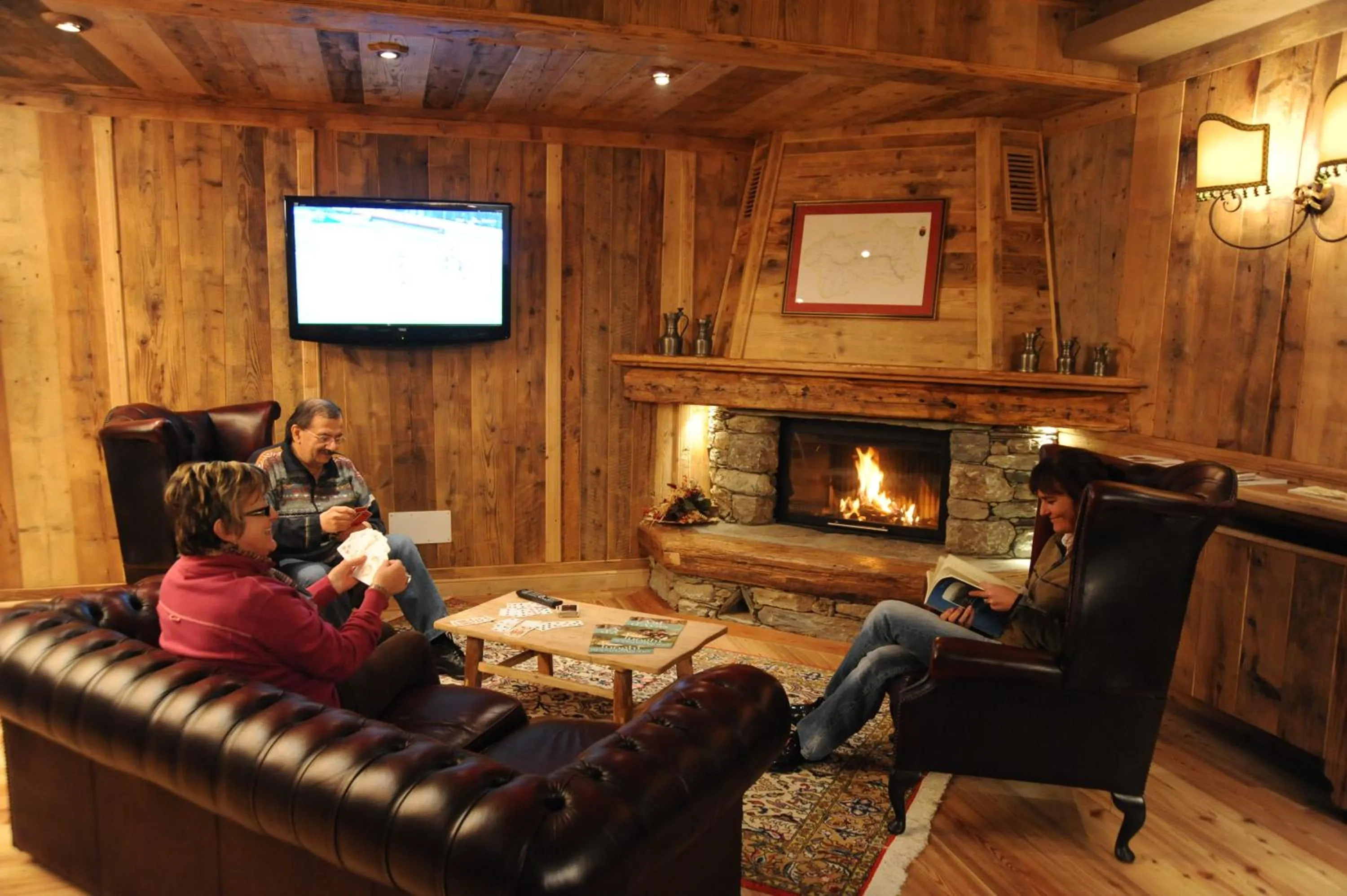 Communal lounge/ TV room in Laghetto Alpine Hotel & Restaurant