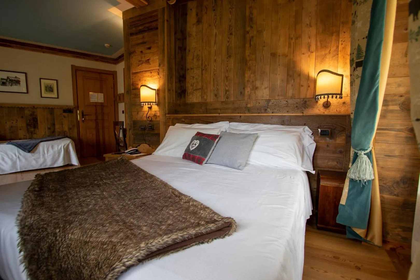 Bed in Laghetto Alpine Hotel & Restaurant