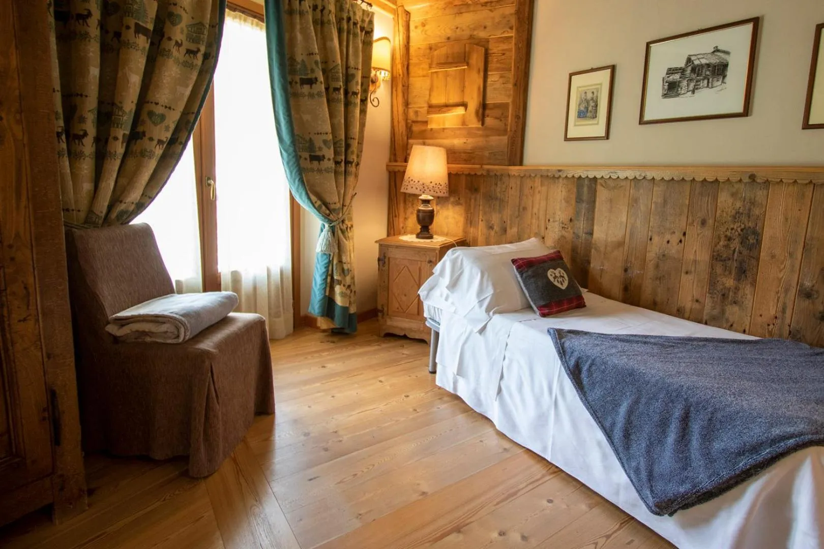Bed in Laghetto Alpine Hotel & Restaurant