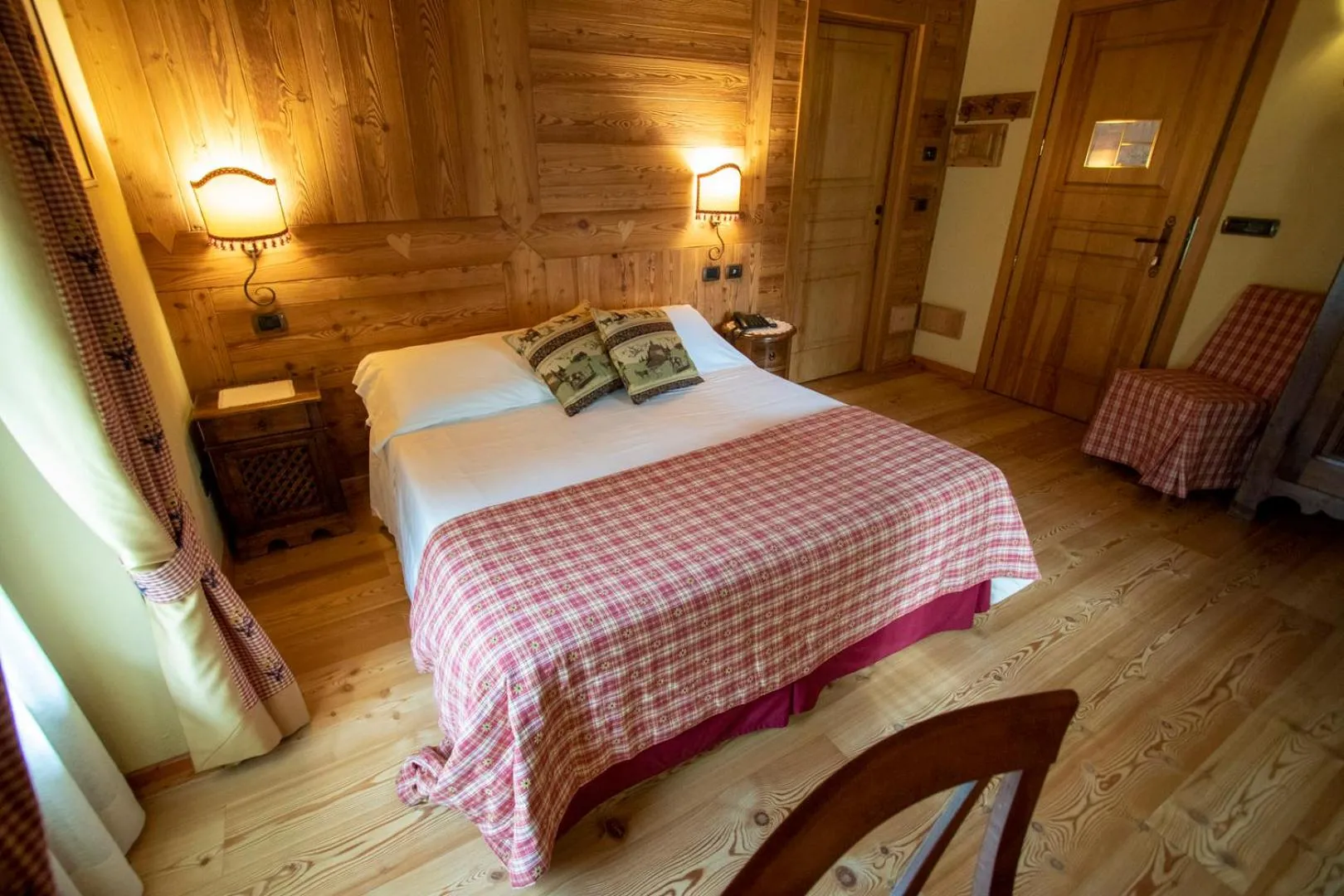Bed in Laghetto Alpine Hotel & Restaurant