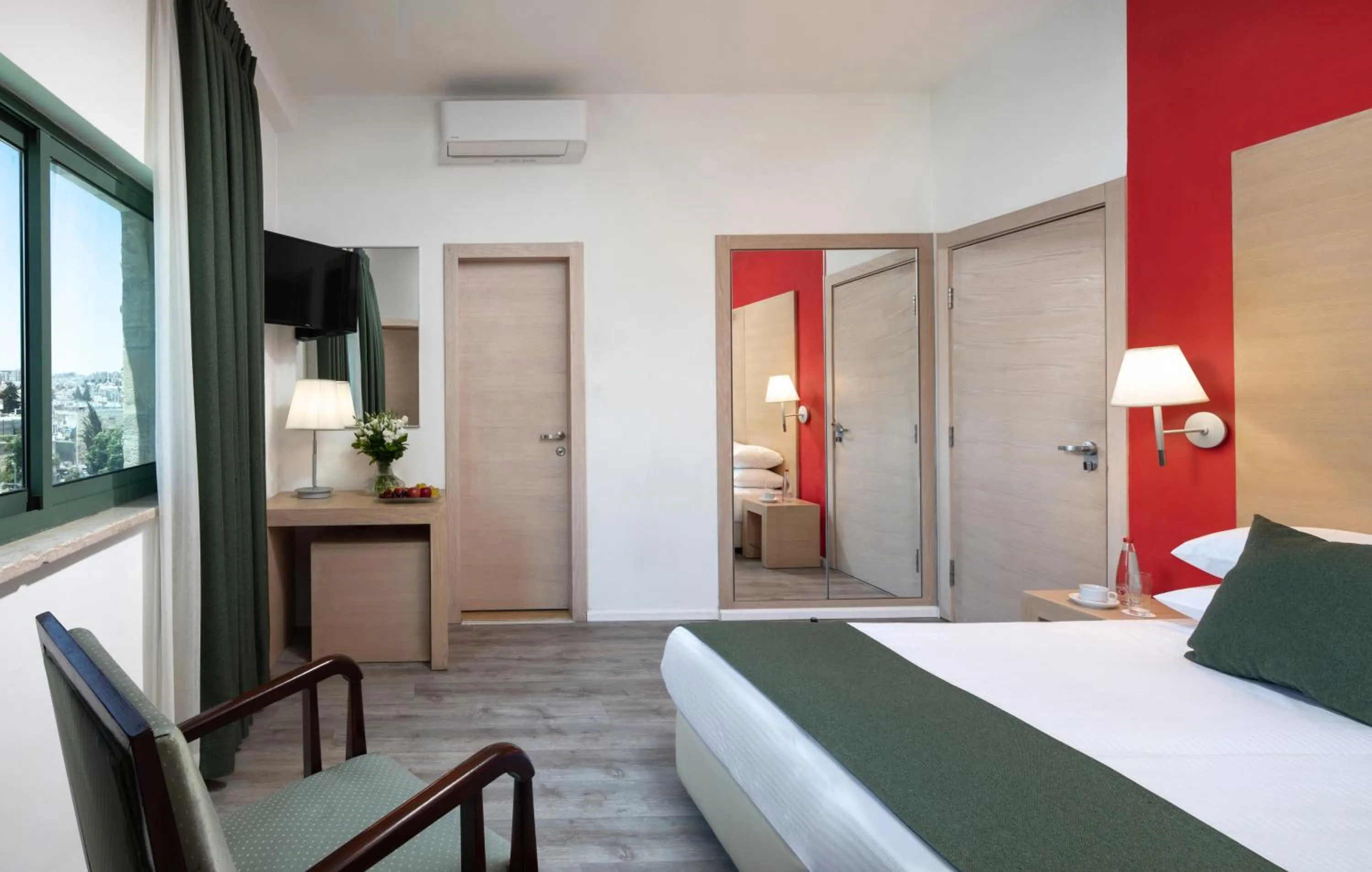 Photo of the whole room in Legacy Hotel