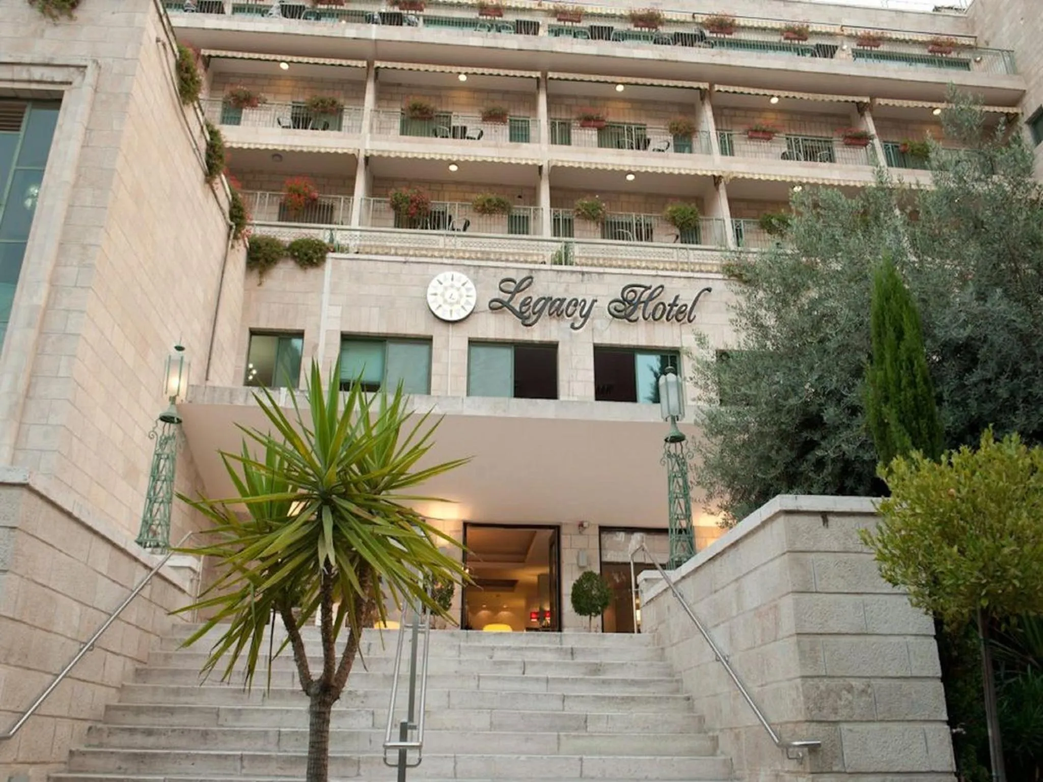 Facade/entrance in Legacy Hotel