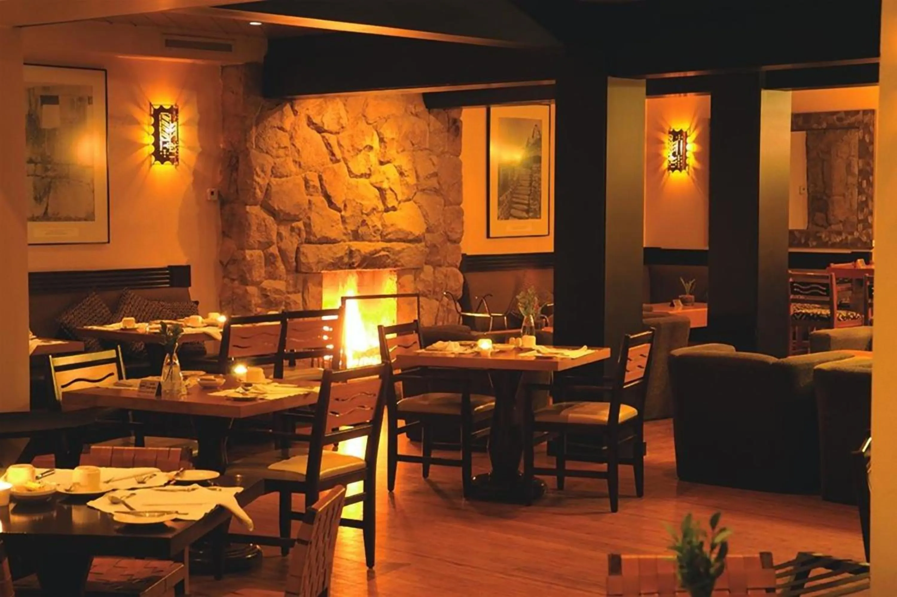 Lounge or bar in Sanctuary Lodge, A Belmond Hotel, Machu Picchu