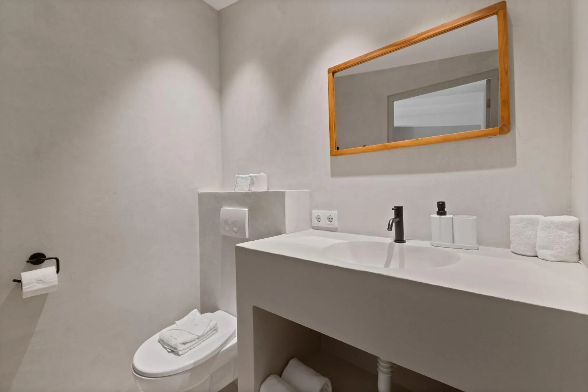 Bathroom in Sorobon Luxury Beach Resort