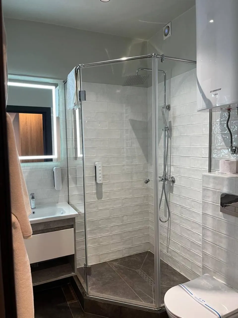 Shower in Tulip Residence & Spa Hotel