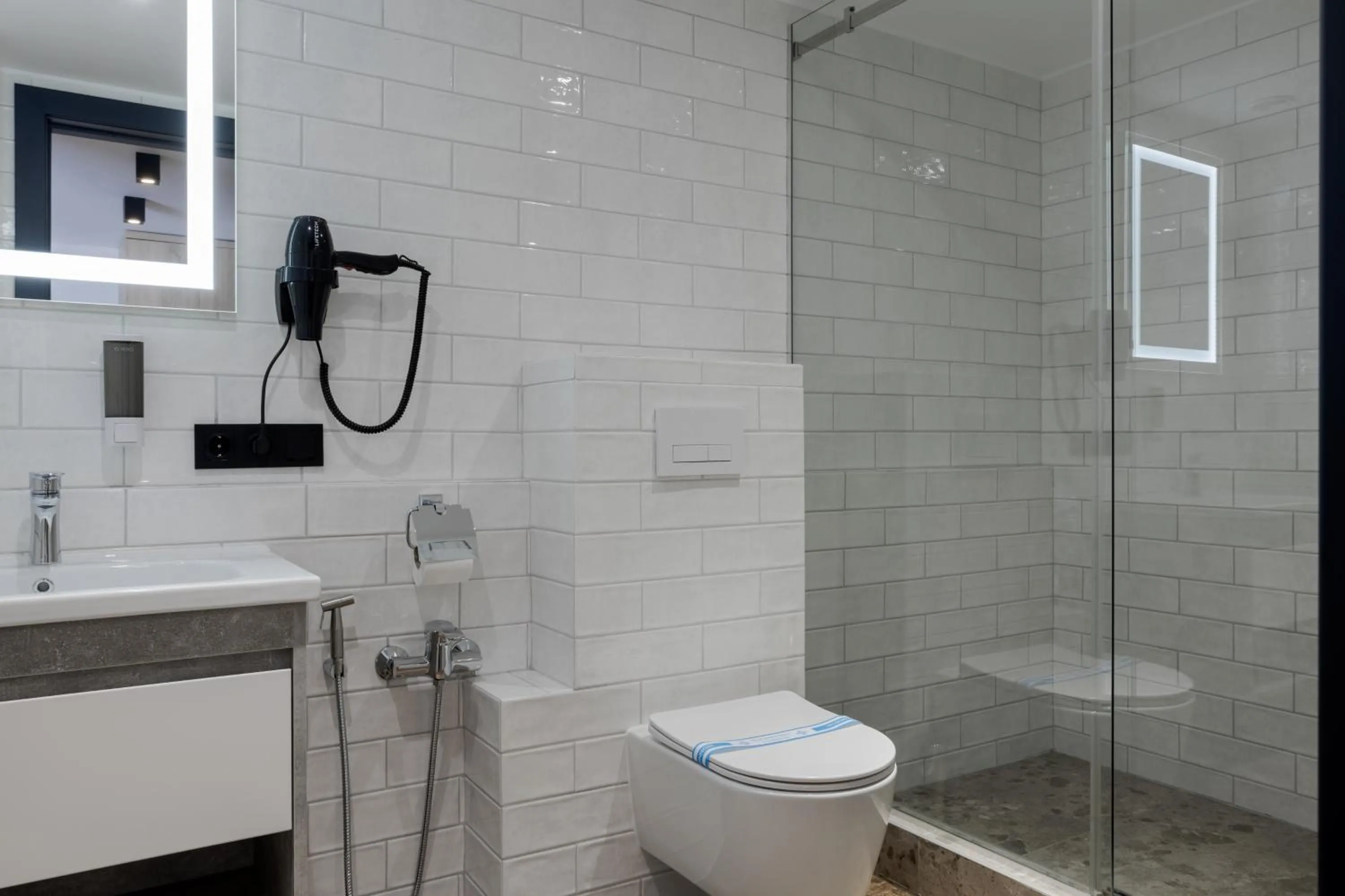 Shower in Tulip Residence & Spa Hotel