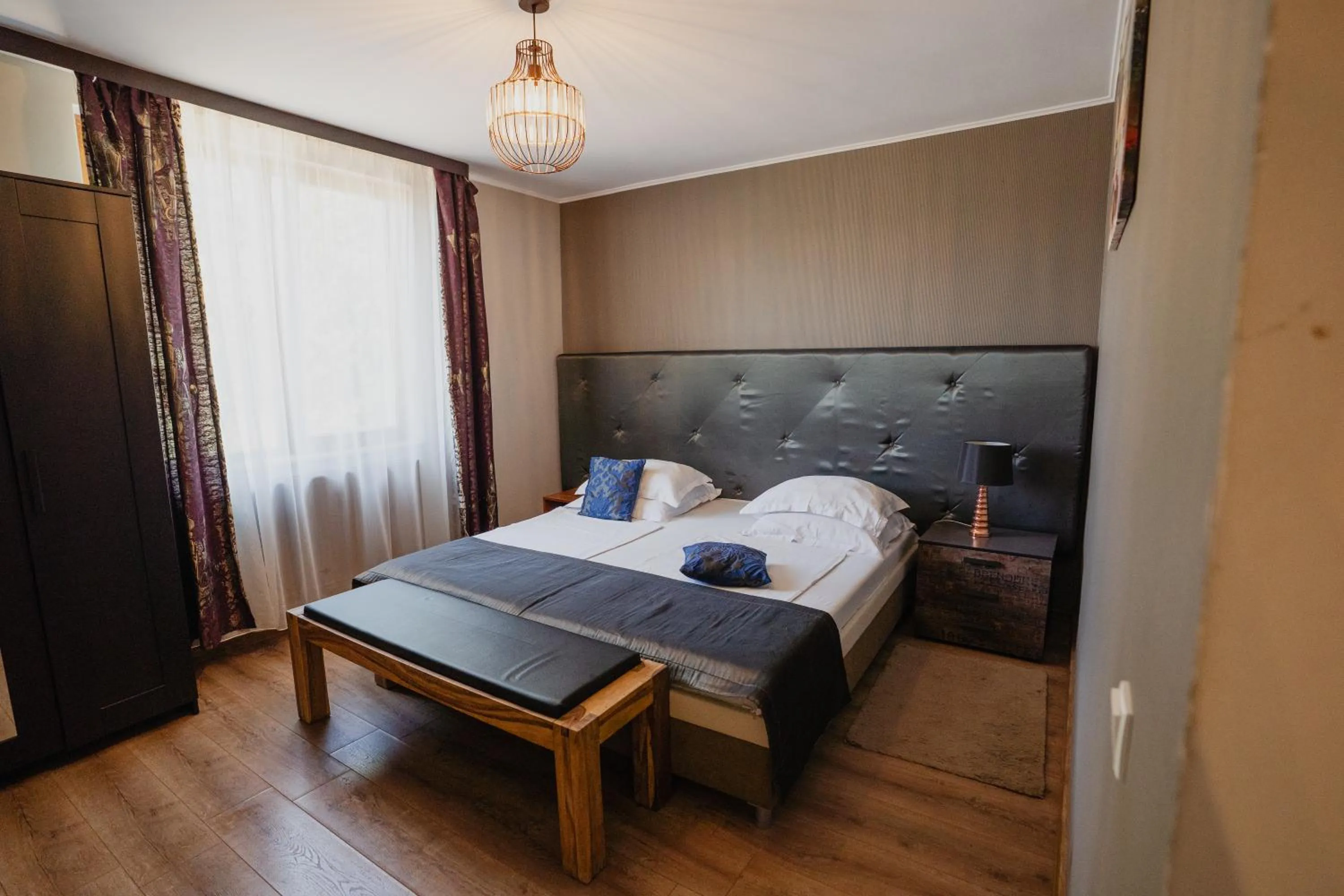 Photo of the whole room, Bed in Cincis by the Lake