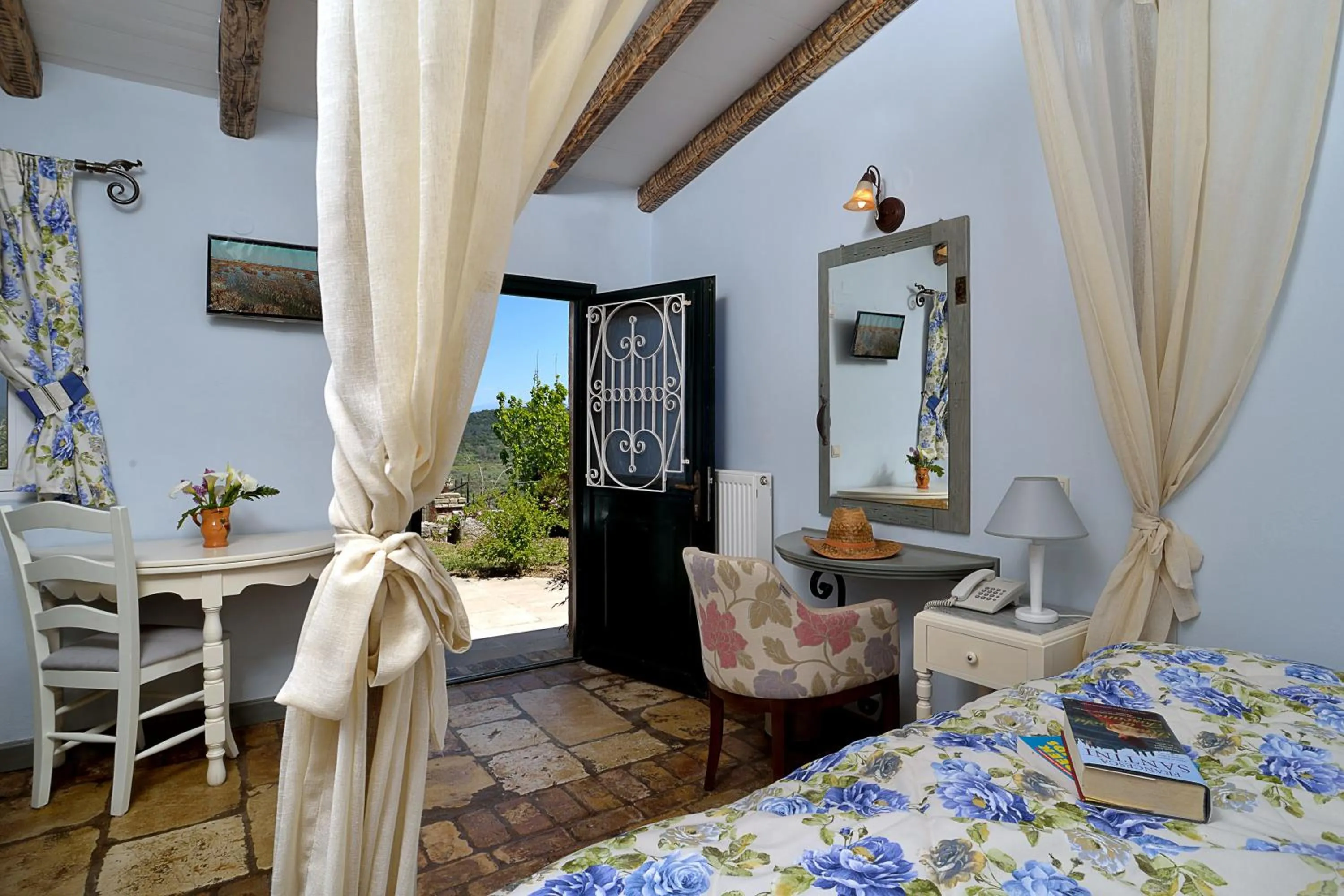 Decorative detail, Bed in Fundana Villas