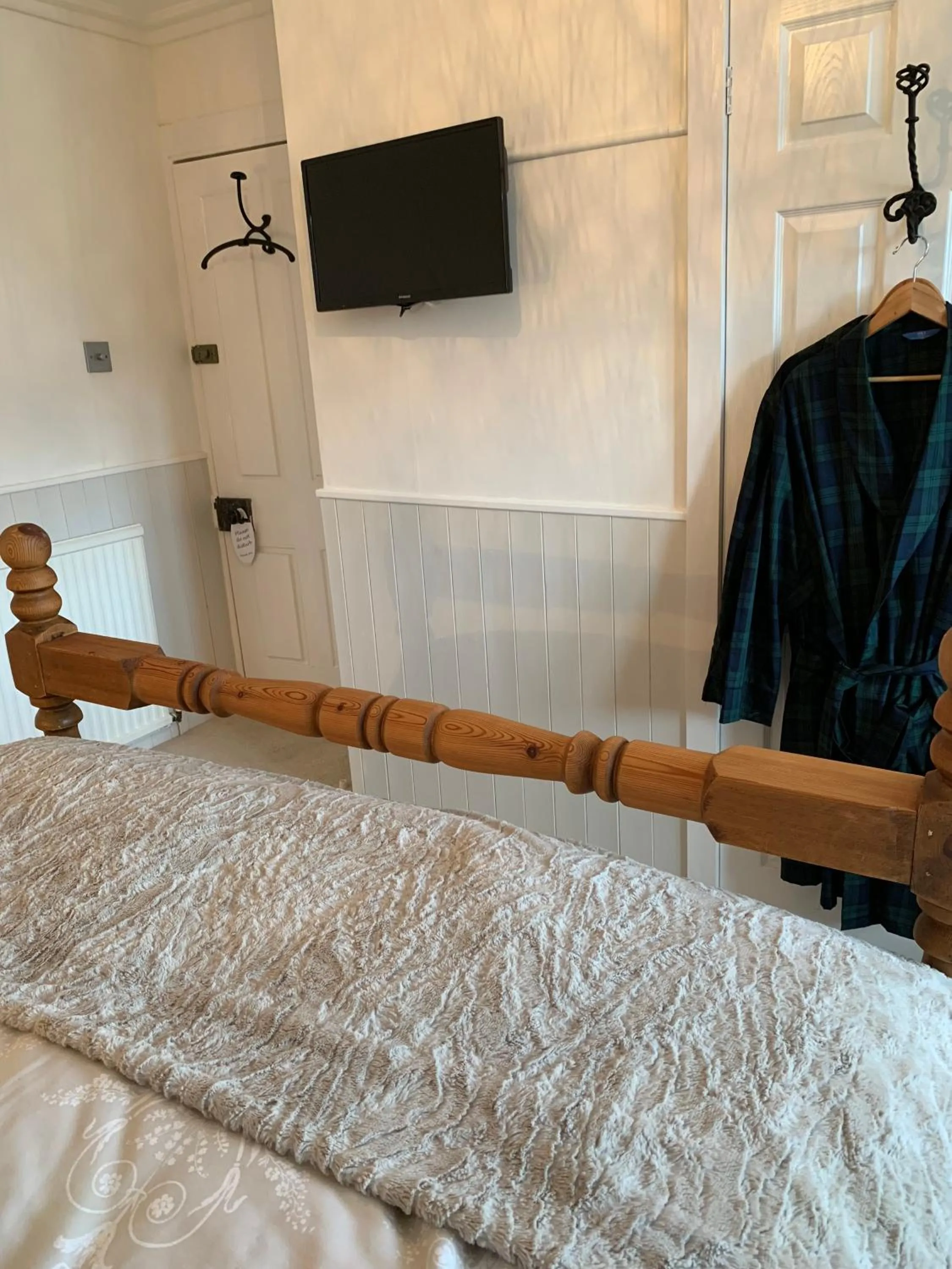 Shower in Dupplin152 bed and breakfast