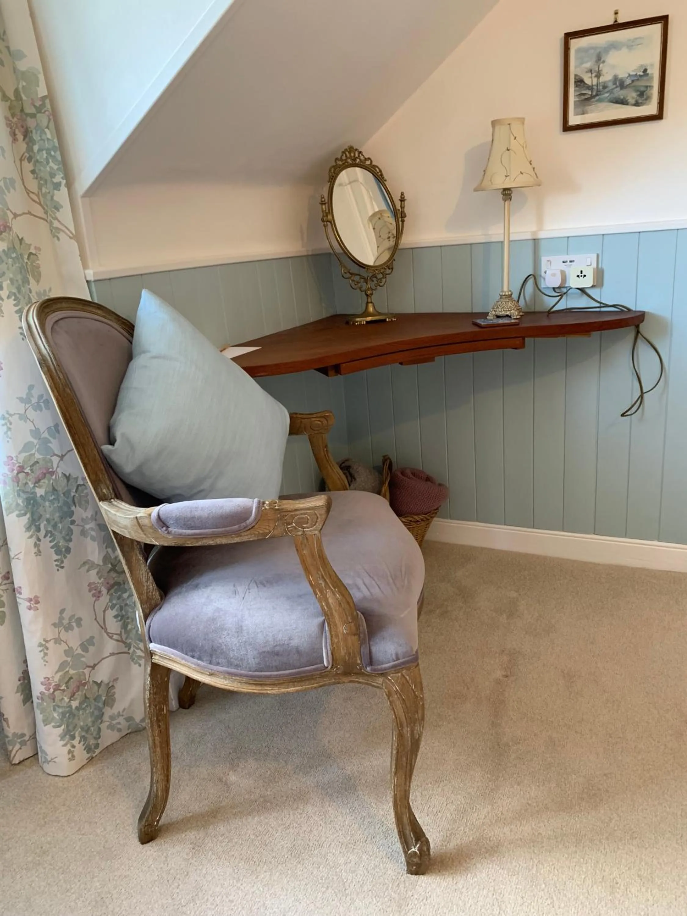 Shower in Dupplin152 bed and breakfast