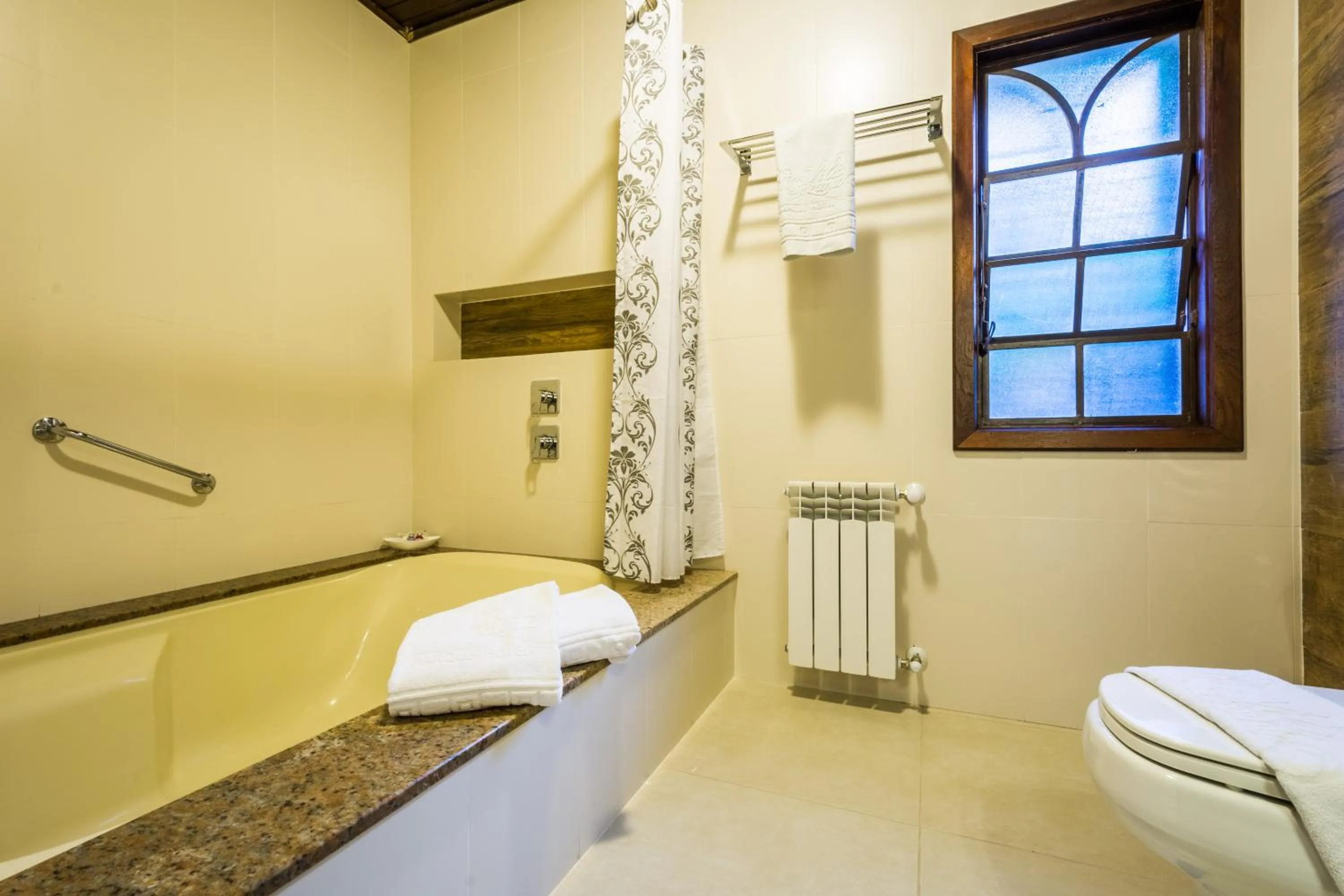 Bathroom in Vila Suzana Parque Hotel
