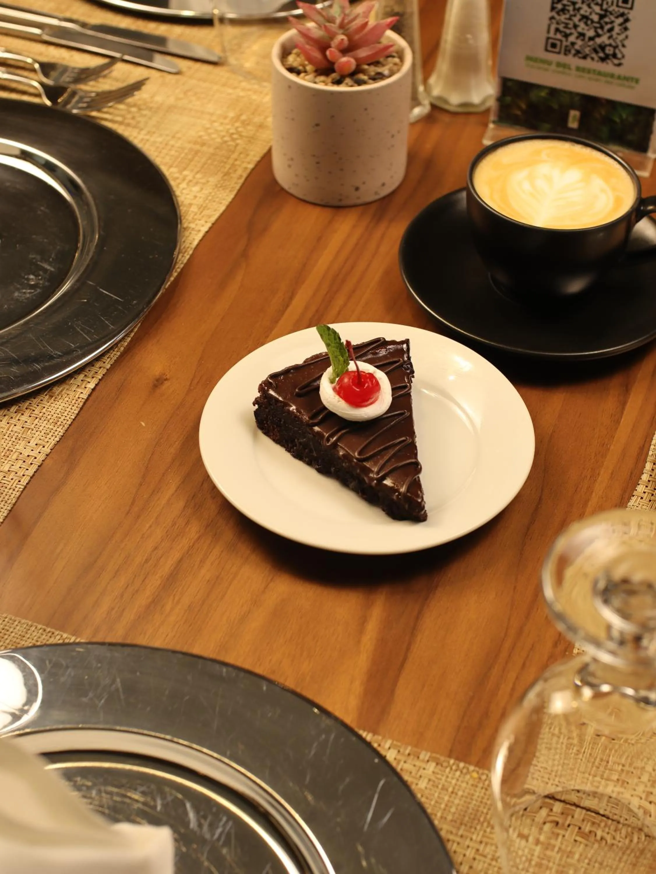 Restaurant/places to eat in Hotel Agualcas