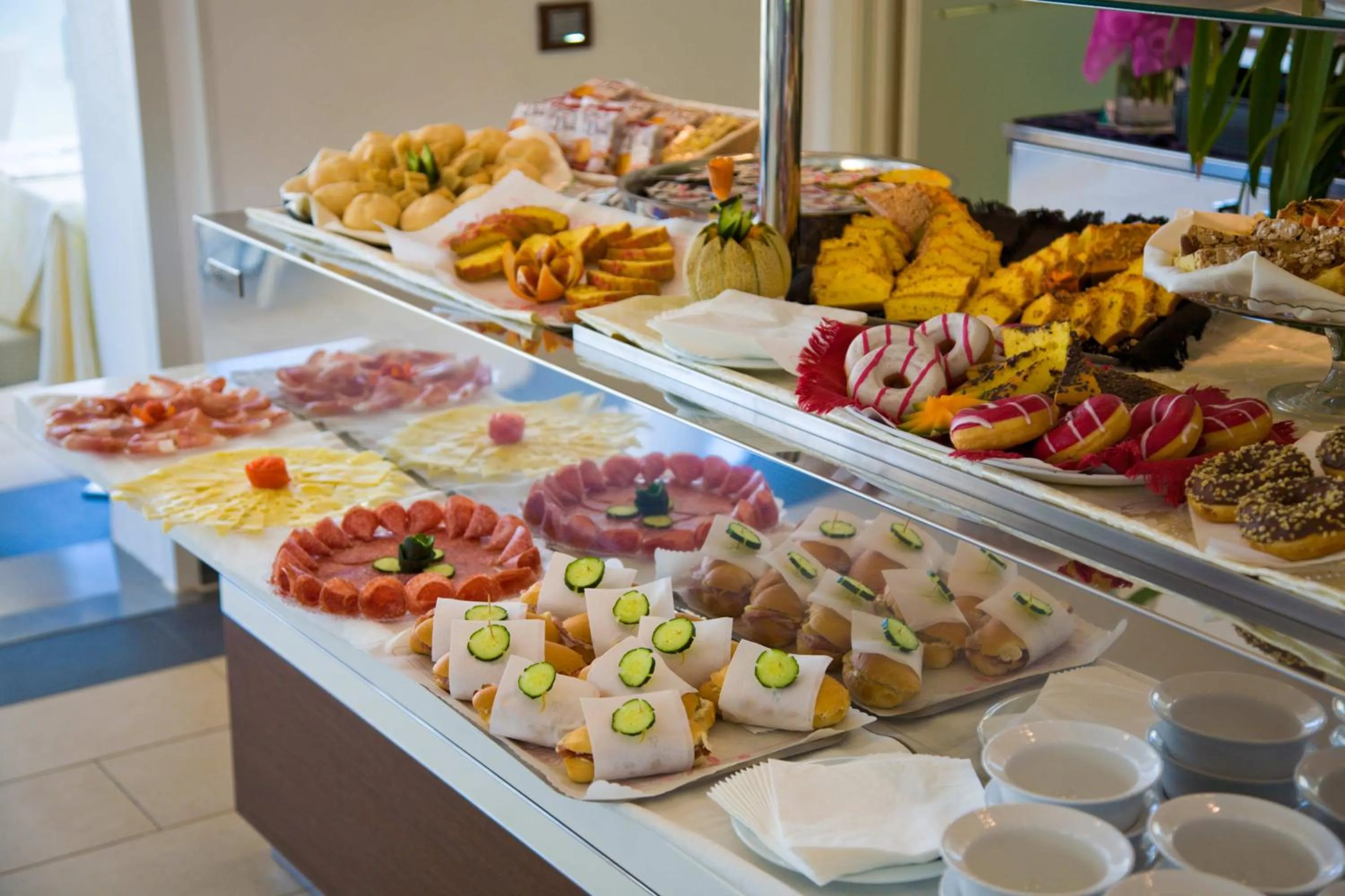 Buffet breakfast in Il Conero Mare
