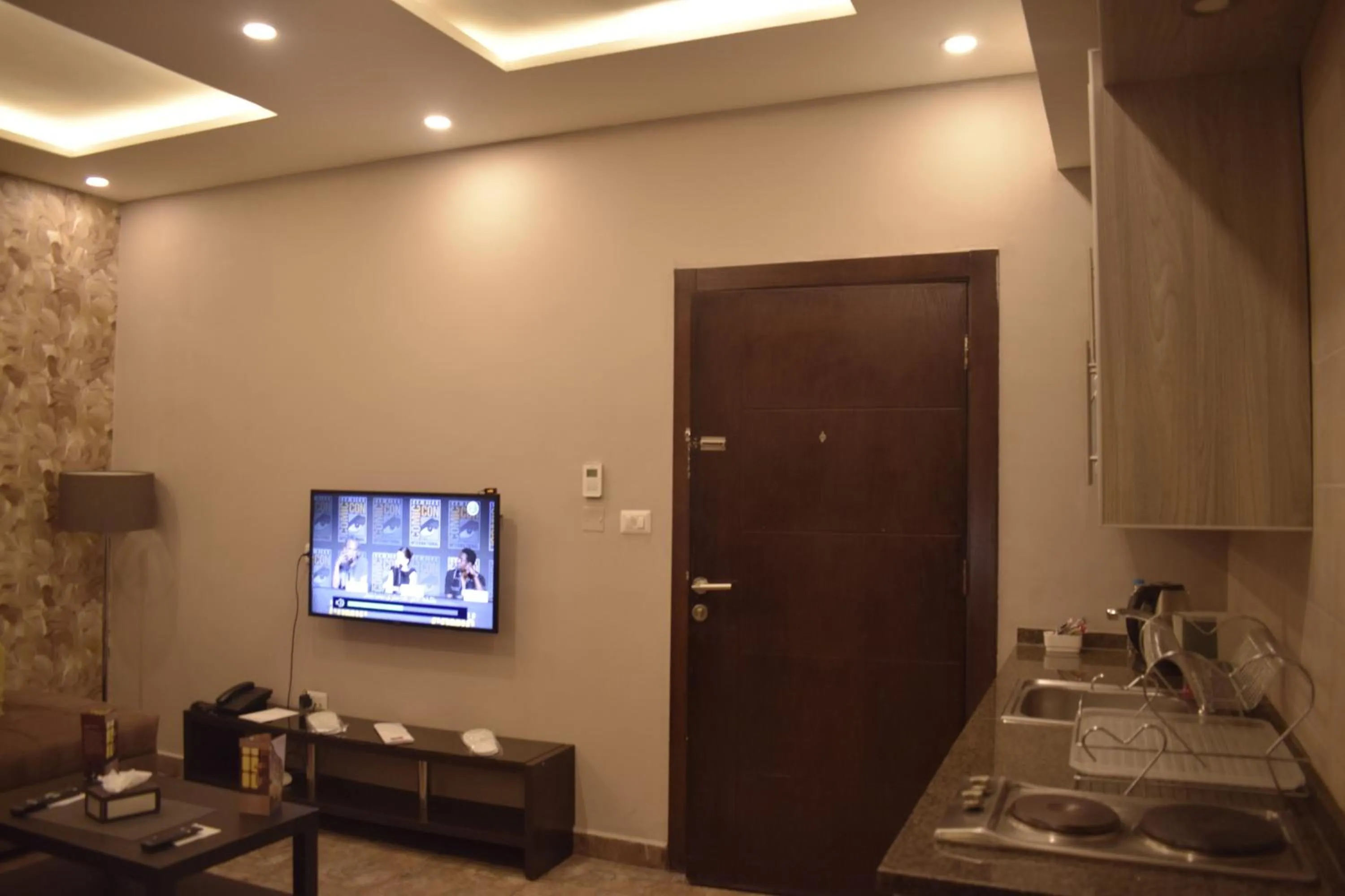 Kitchen or kitchenette in Shams Alweibdeh Hotel Apartments