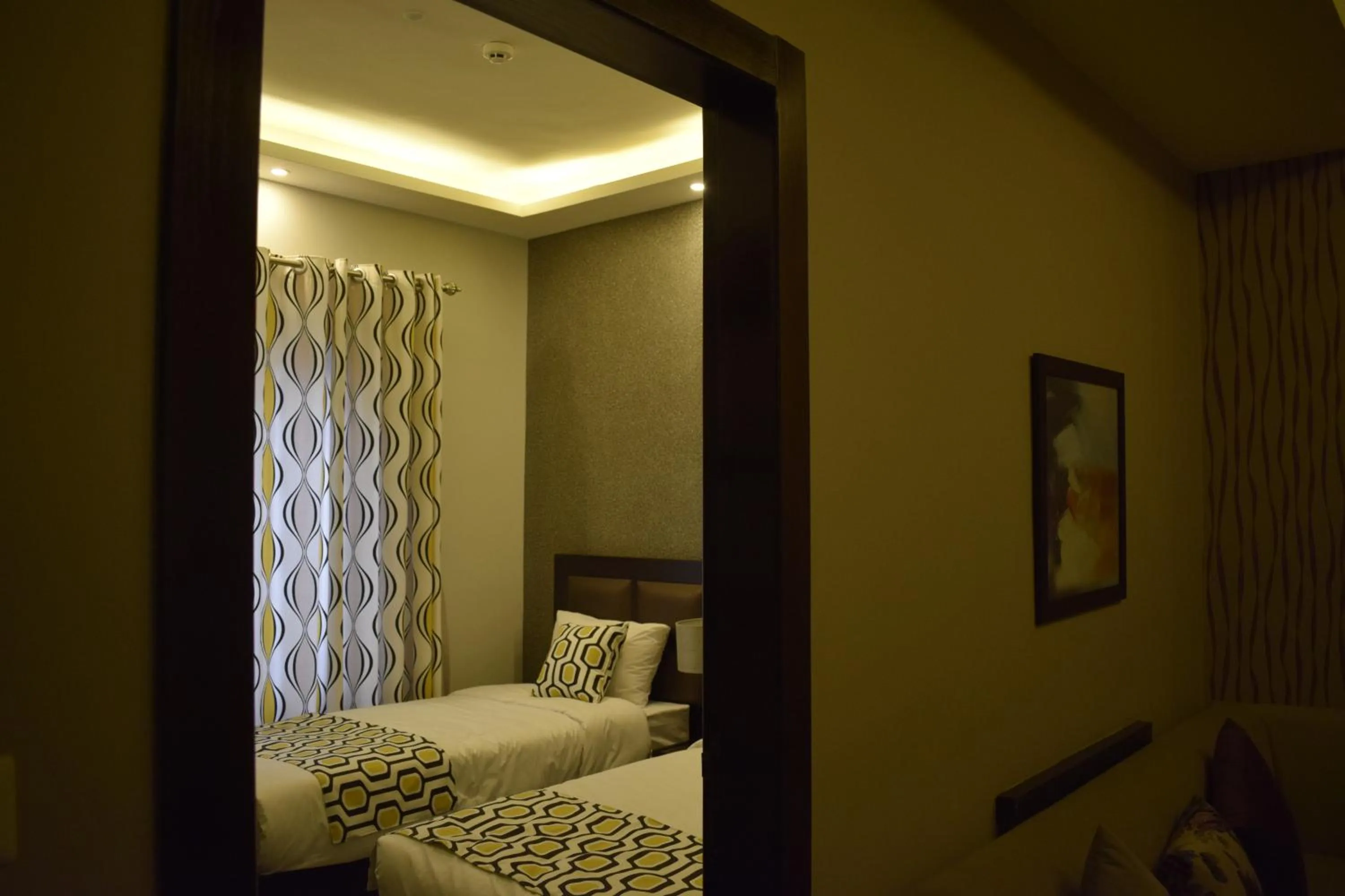 Living room, Bed in Shams Alweibdeh Hotel Apartments