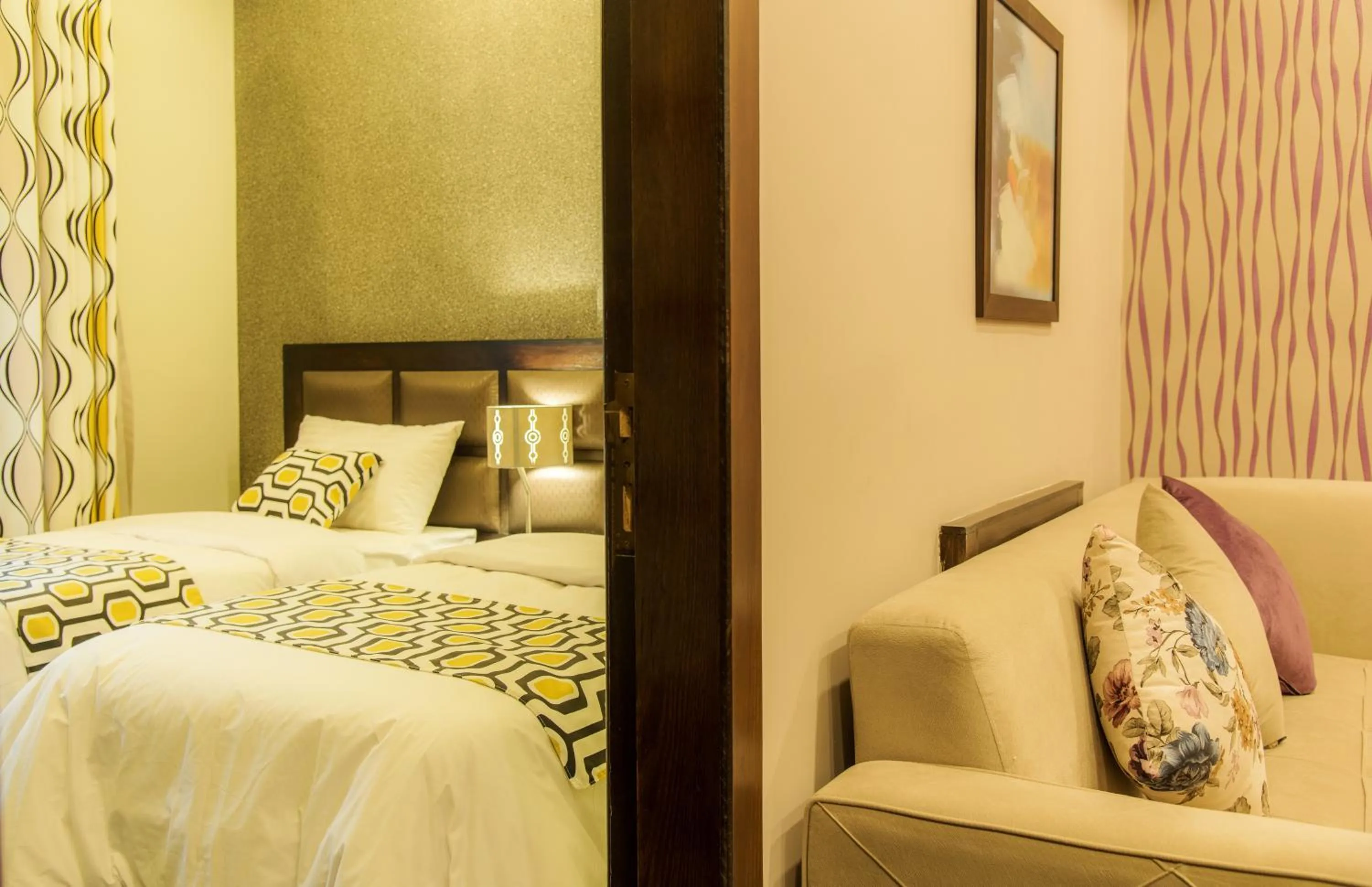 Bedroom, Bed in Shams Alweibdeh Hotel Apartments