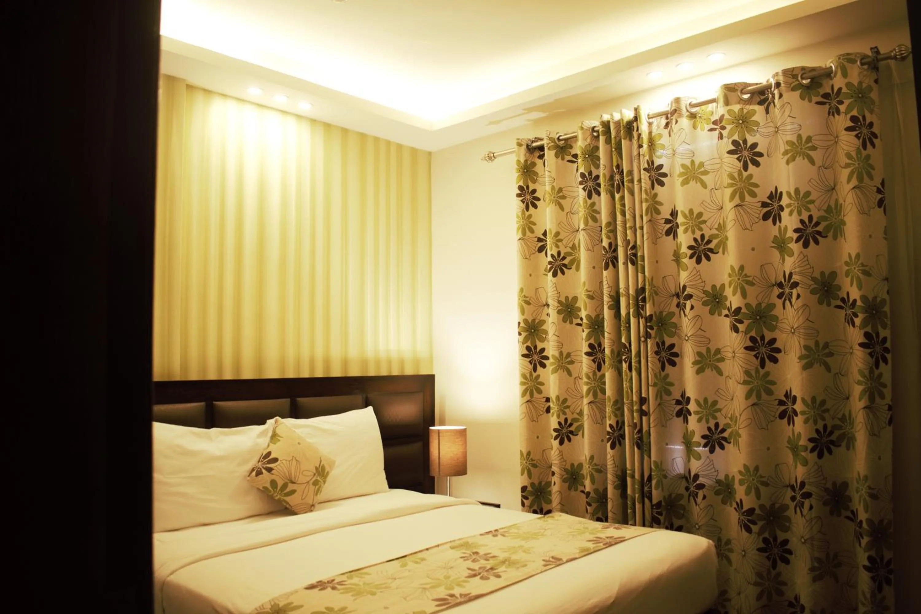 Bedroom, Bed in Shams Alweibdeh Hotel Apartments