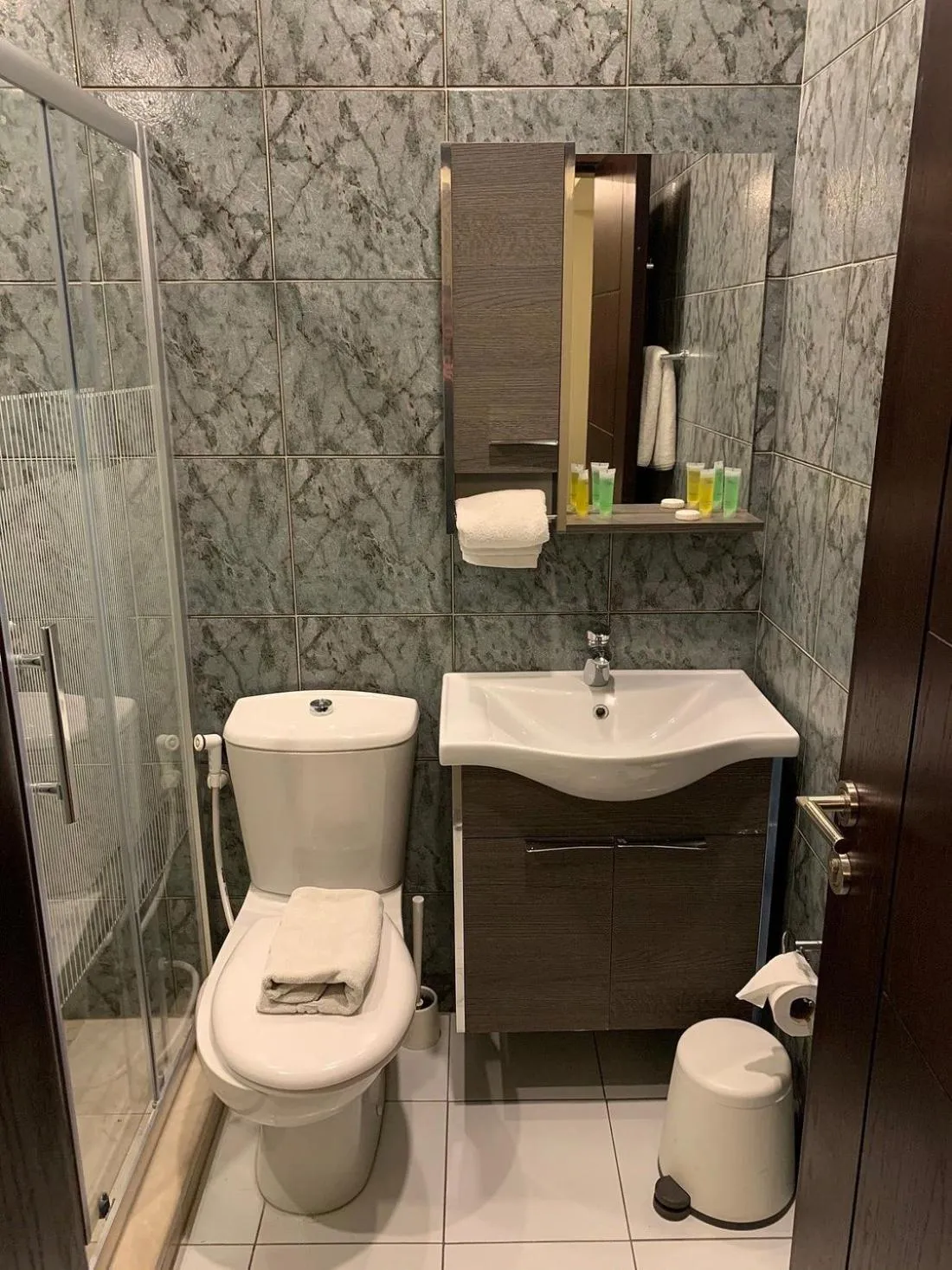 Toilet in Shams Alweibdeh Hotel Apartments