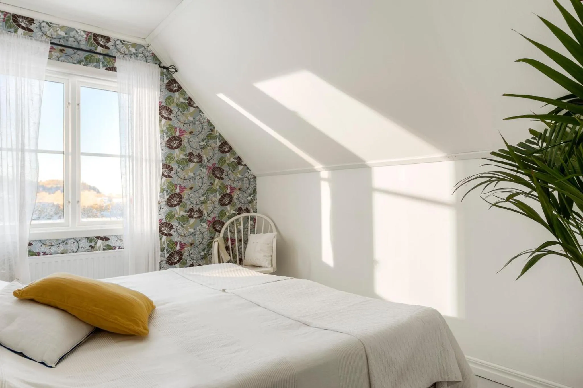 Day, Bed in Villa Bro