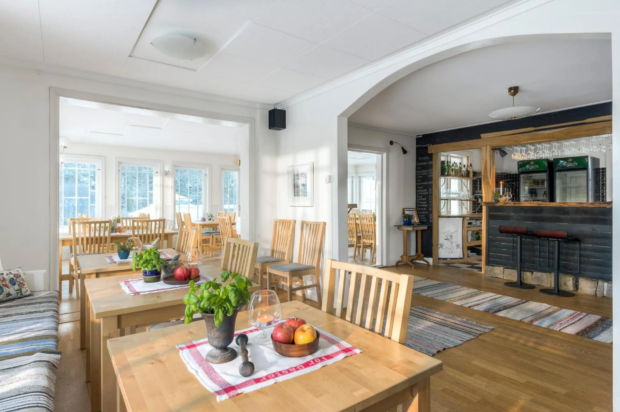 Restaurant/places to eat in Villa Bro