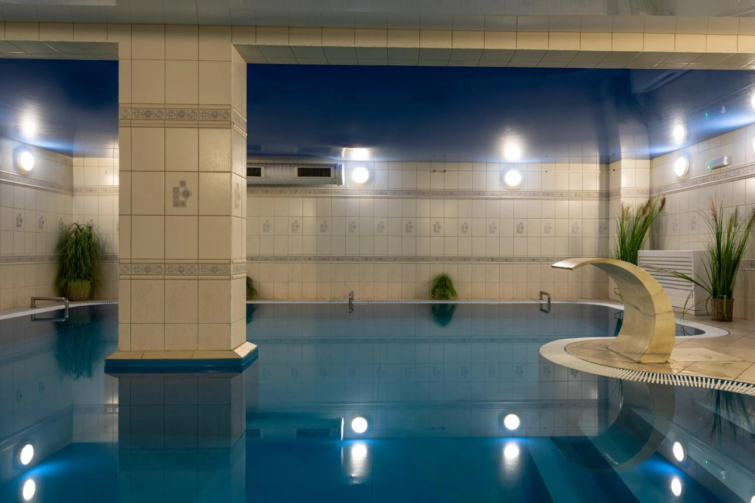 Pool view in Hotel Wodnik Twój Hotel z widokiem na morze