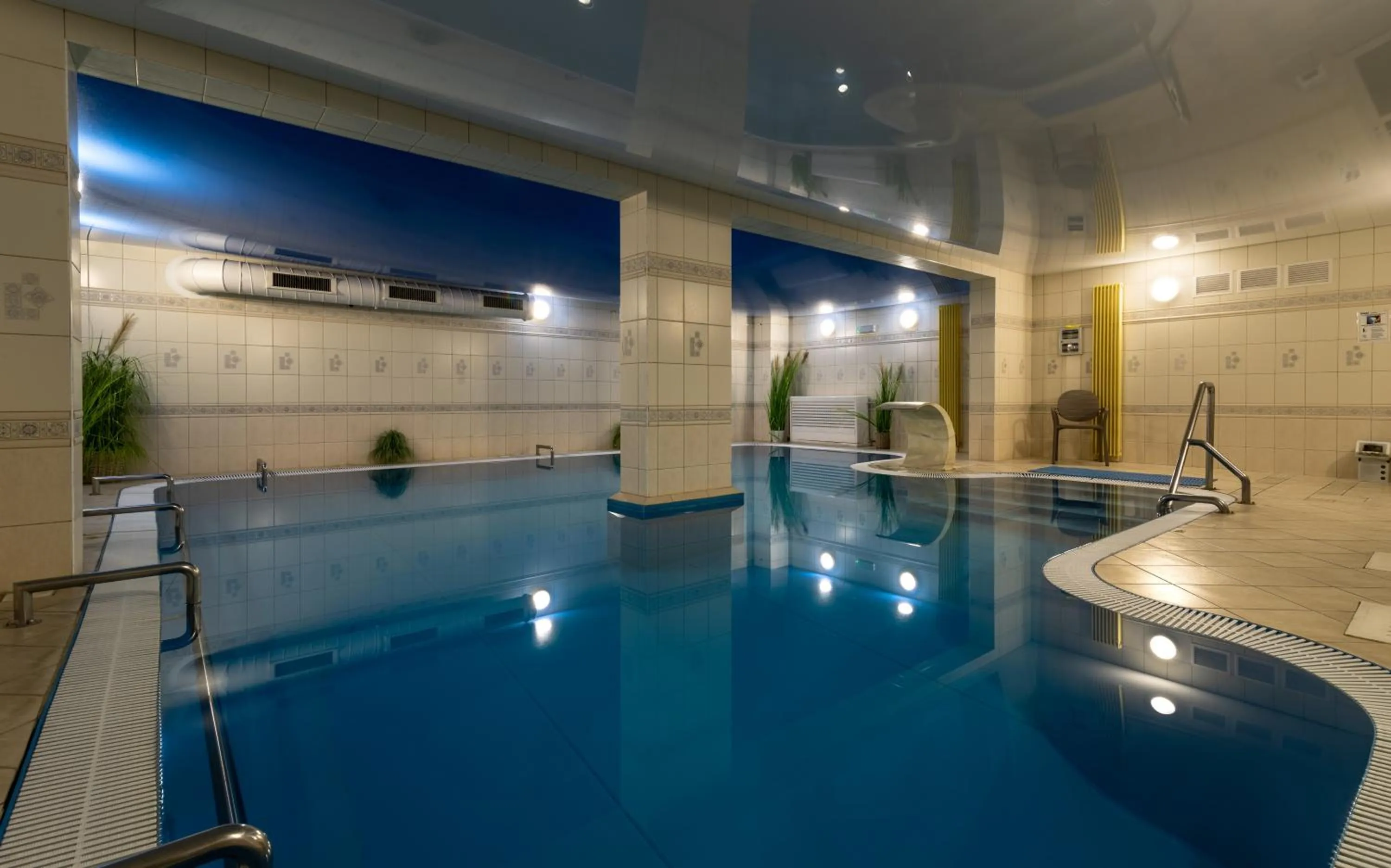 Swimming pool in Hotel Wodnik Twój Hotel z widokiem na morze