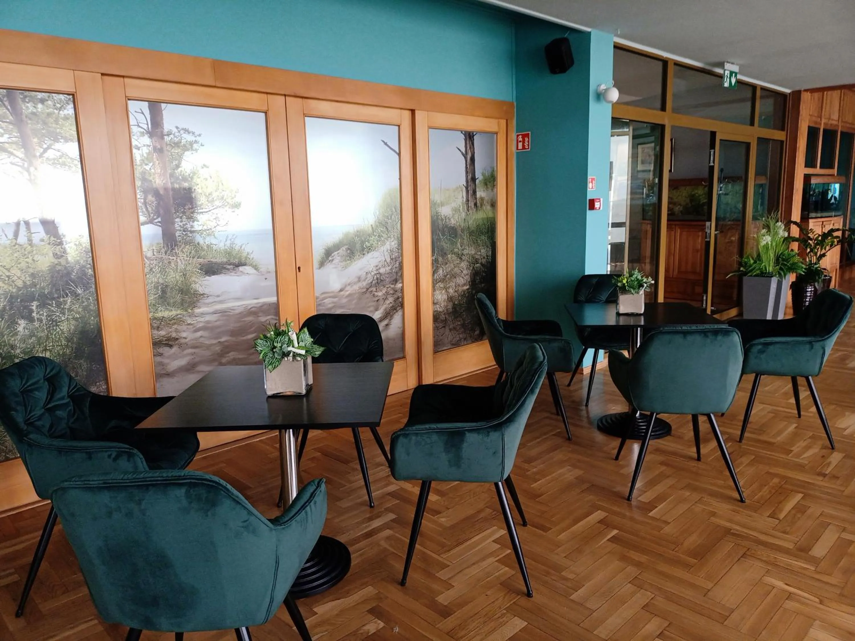 Lounge or bar in Hotel Wodnik Twój Hotel z widokiem na morze