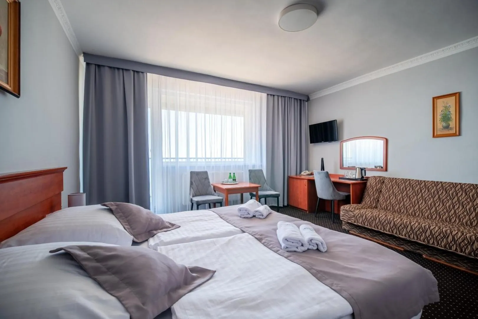 Bed in Hotel Wodnik Twój Hotel z widokiem na morze