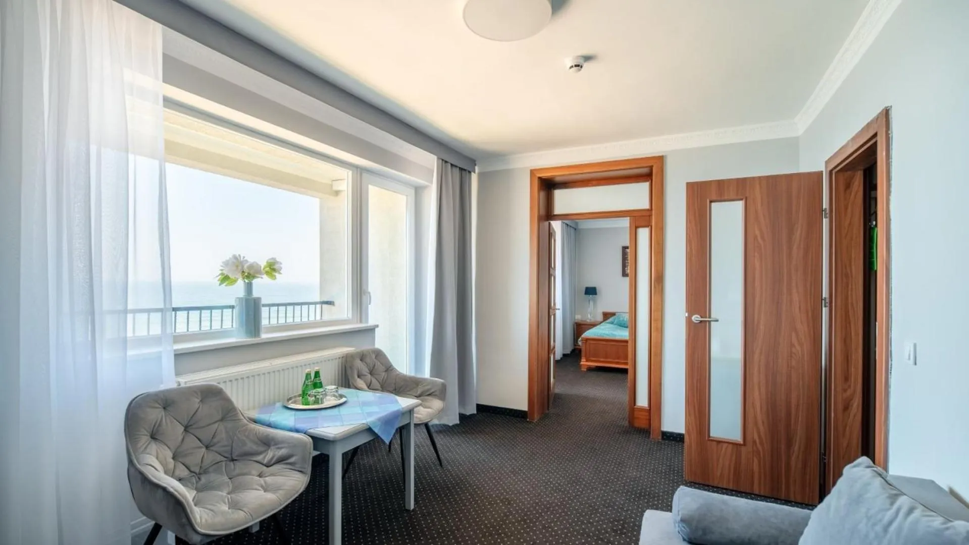 Living room, Bed in Hotel Wodnik Twój Hotel z widokiem na morze