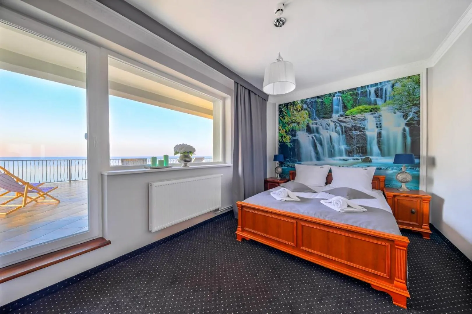 Bed in Hotel Wodnik Twój Hotel z widokiem na morze