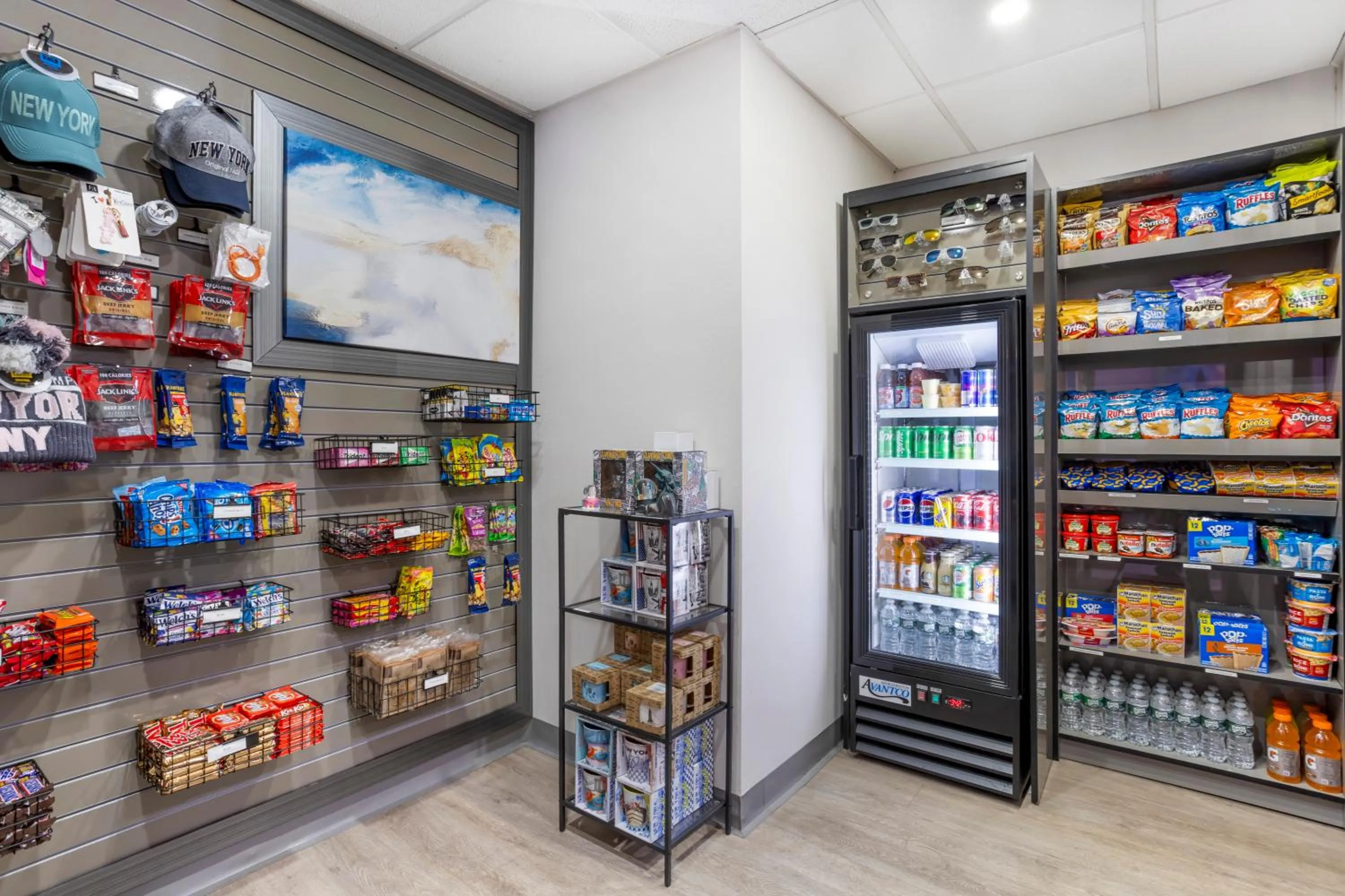 Restaurant/places to eat in Comfort Inn Edgewater on Hudson River