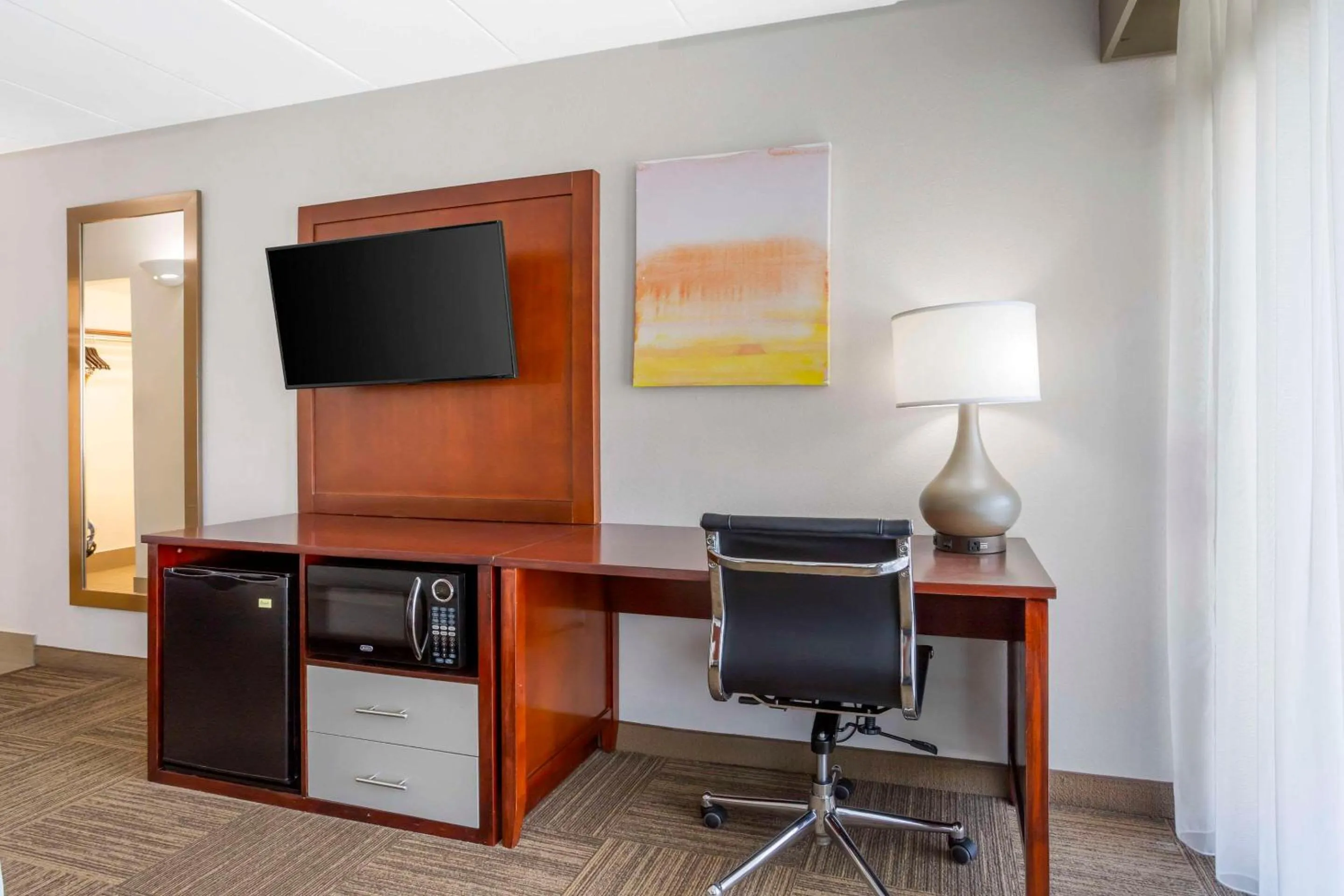 Bedroom in Comfort Inn Edgewater on Hudson River
