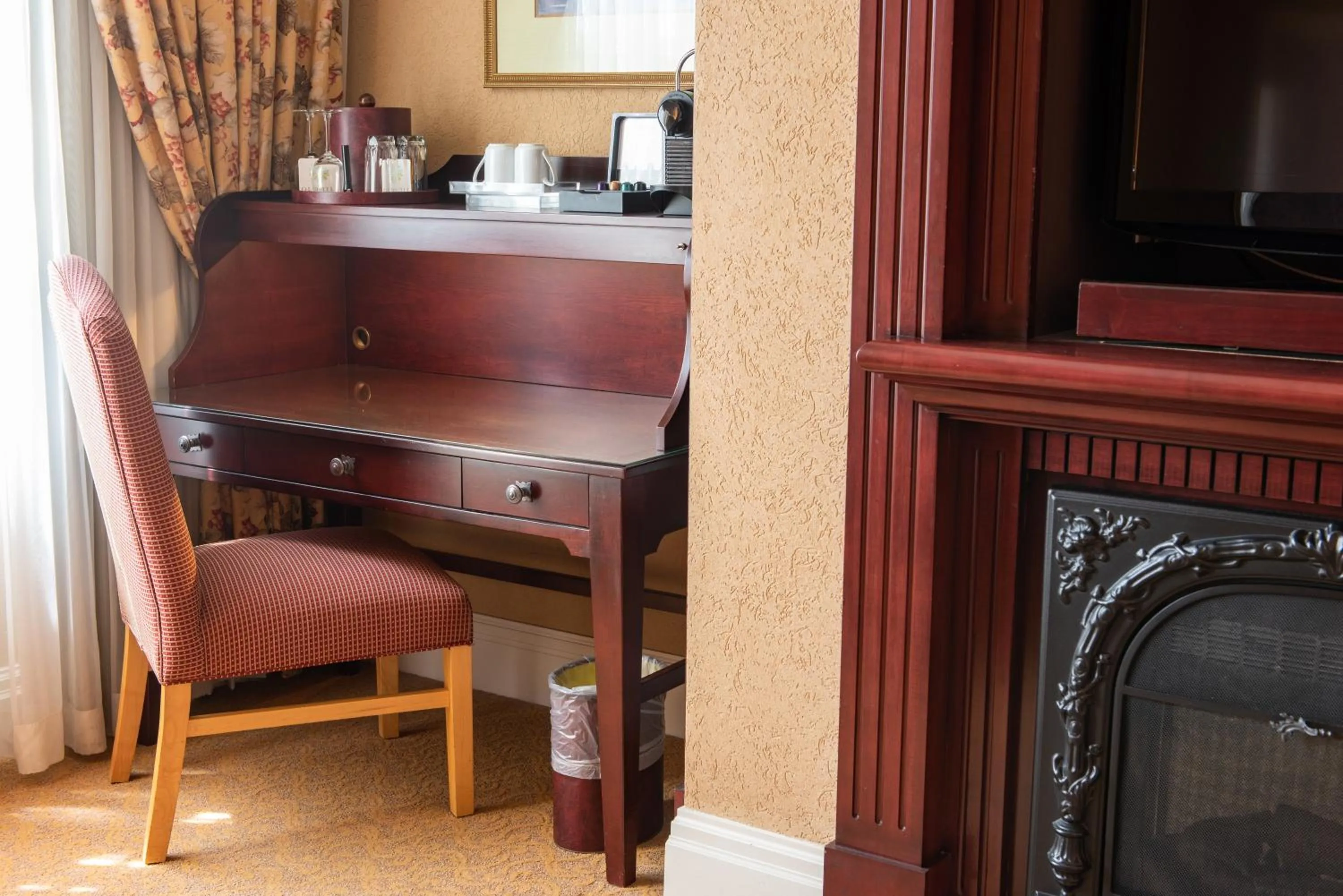 flat iron in Old Mill Toronto Hotel