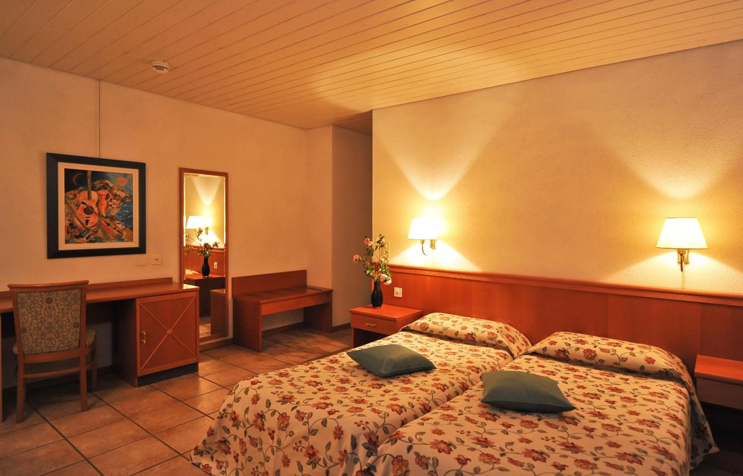 Photo of the whole room, Bed in Hotel Ristorante Grotto Serta