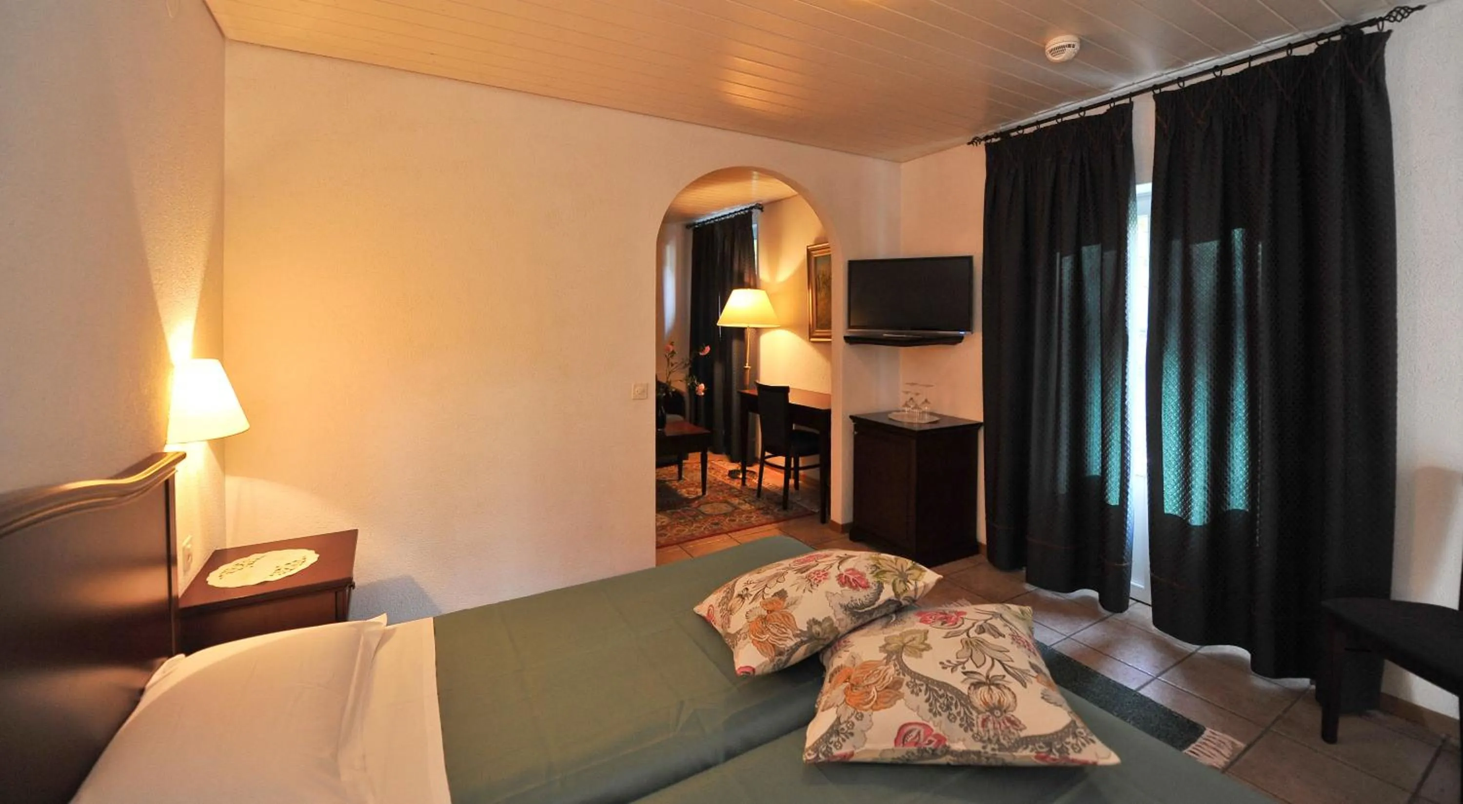 Photo of the whole room, Bed in Hotel Ristorante Grotto Serta