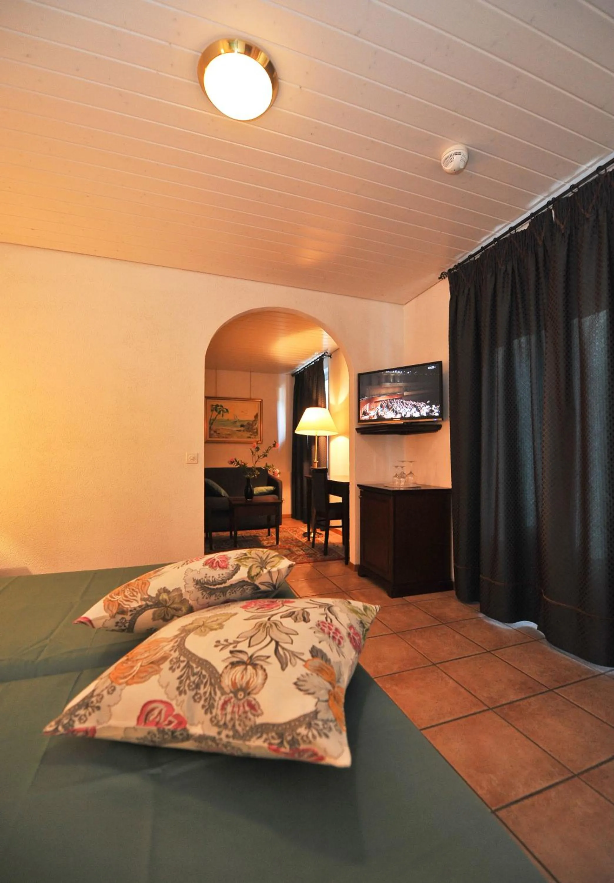 Photo of the whole room, Bed in Hotel Ristorante Grotto Serta