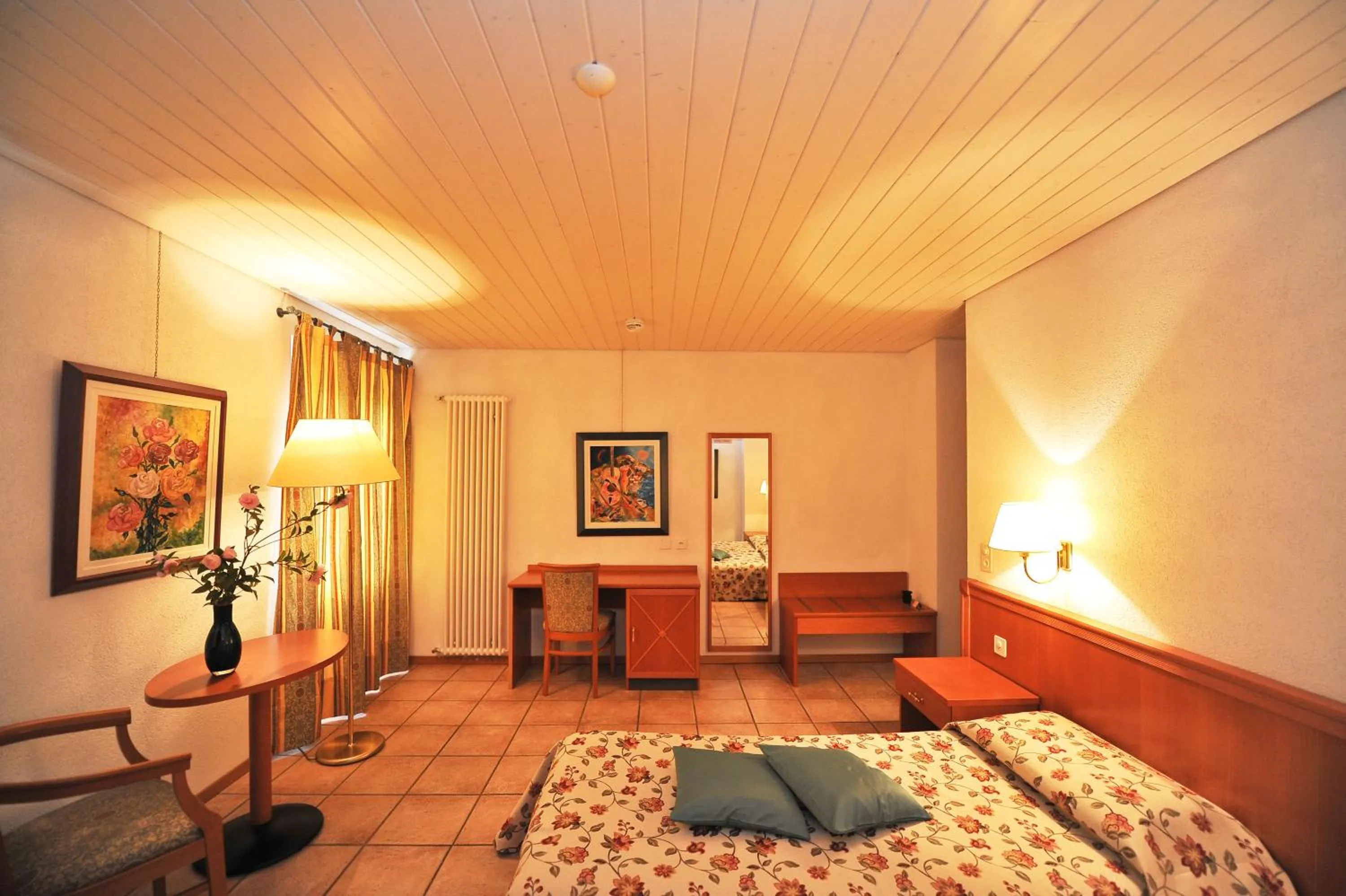 Photo of the whole room, Bed in Hotel Ristorante Grotto Serta