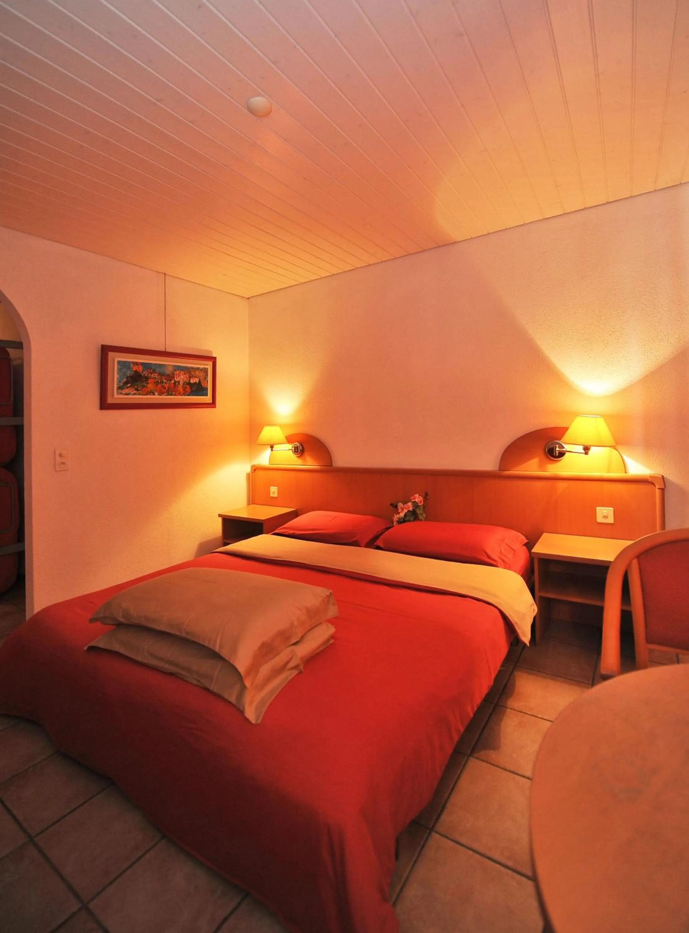 Photo of the whole room, Bed in Hotel Ristorante Grotto Serta