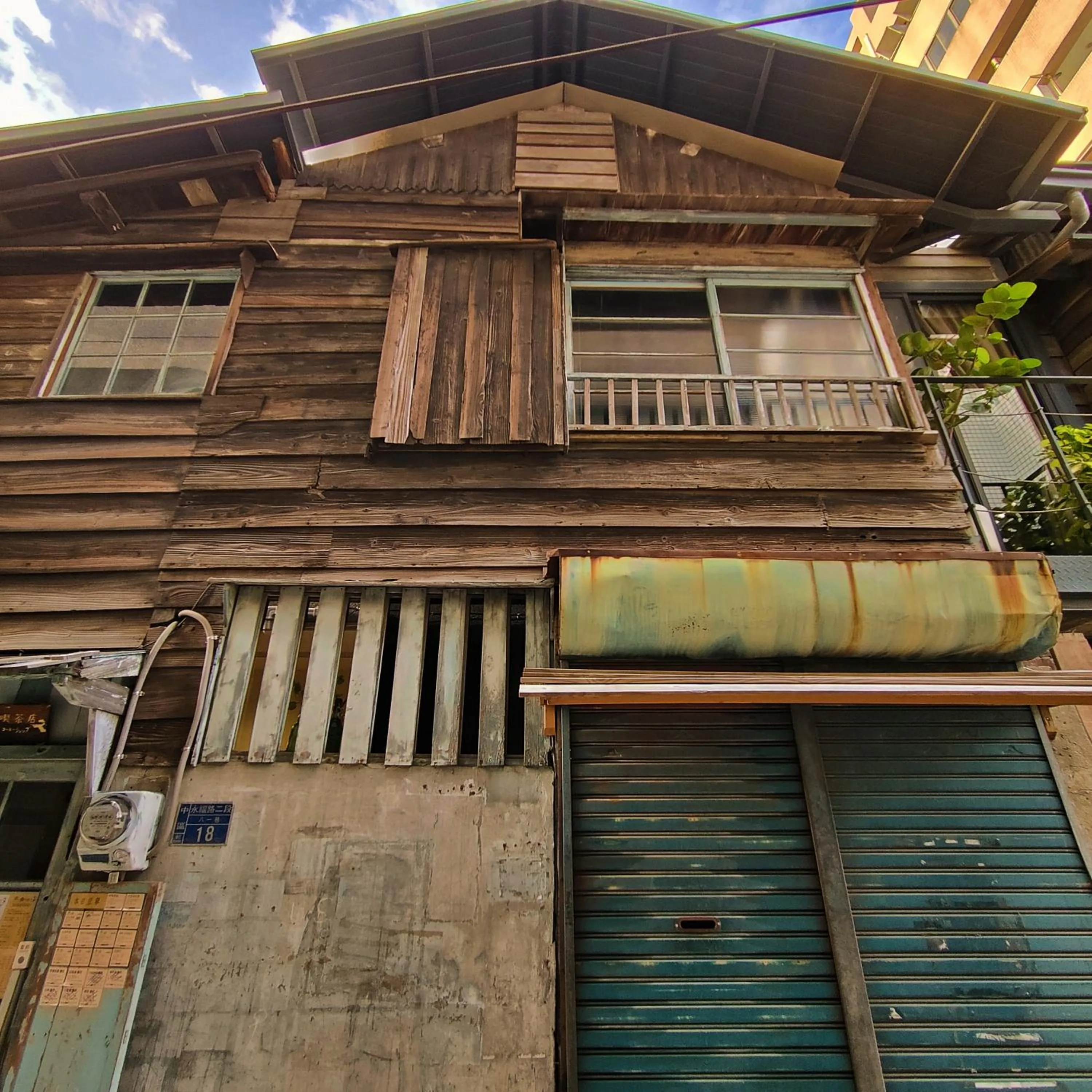Property building in Jerry's Mazehut Hostel