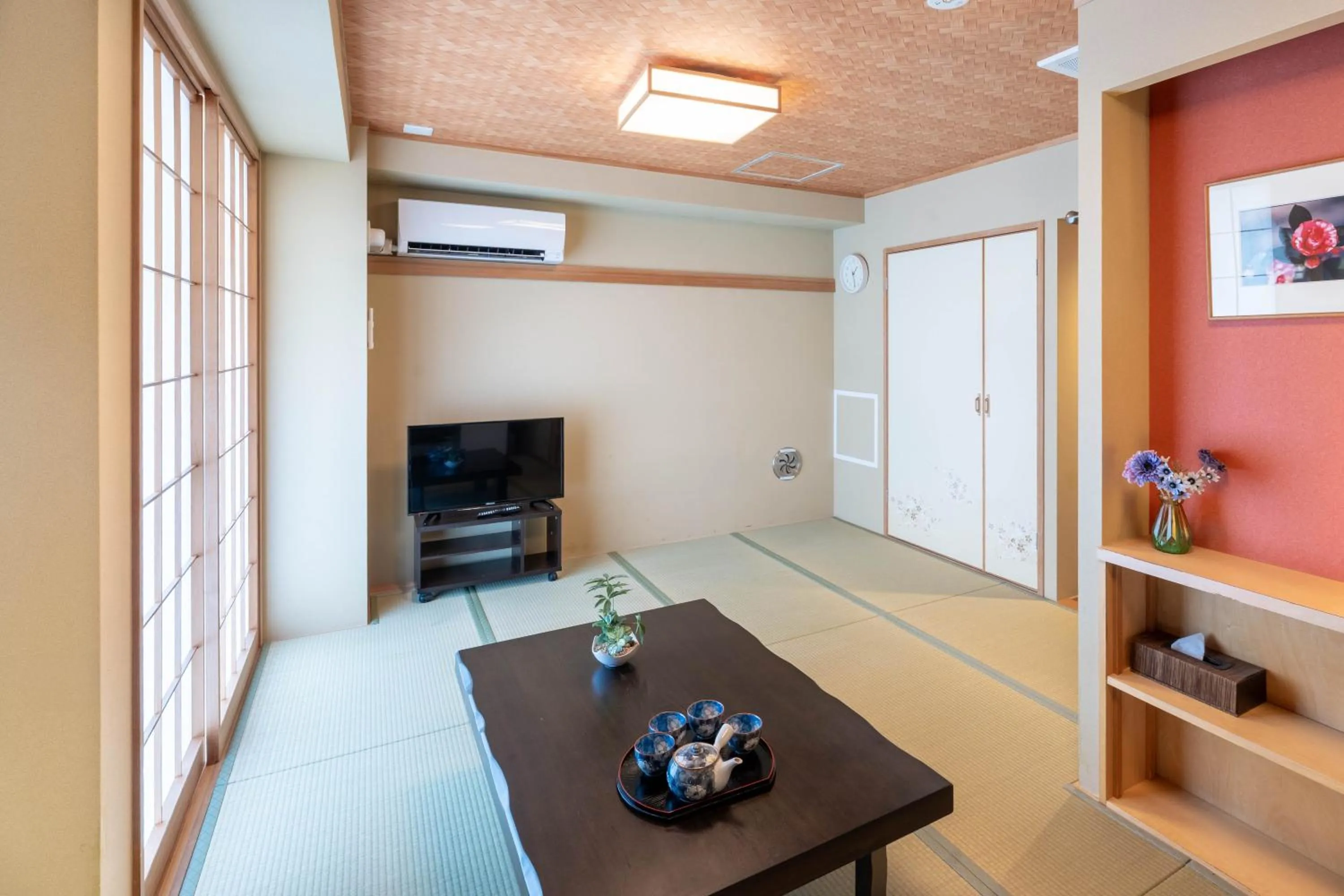 Photo of the whole room in Nihonbashi Kakigara Ryokan
