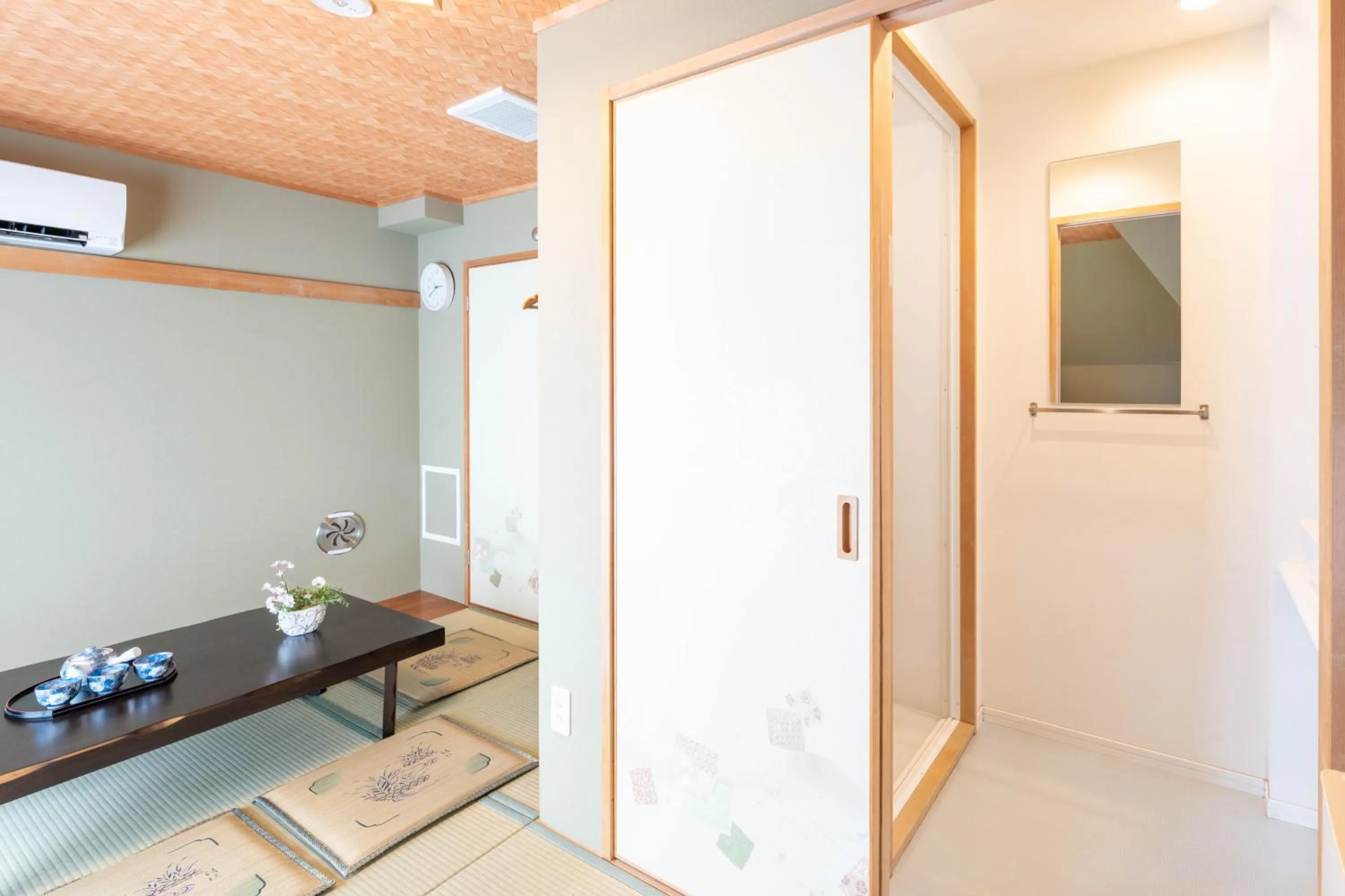 Photo of the whole room in Nihonbashi Kakigara Ryokan