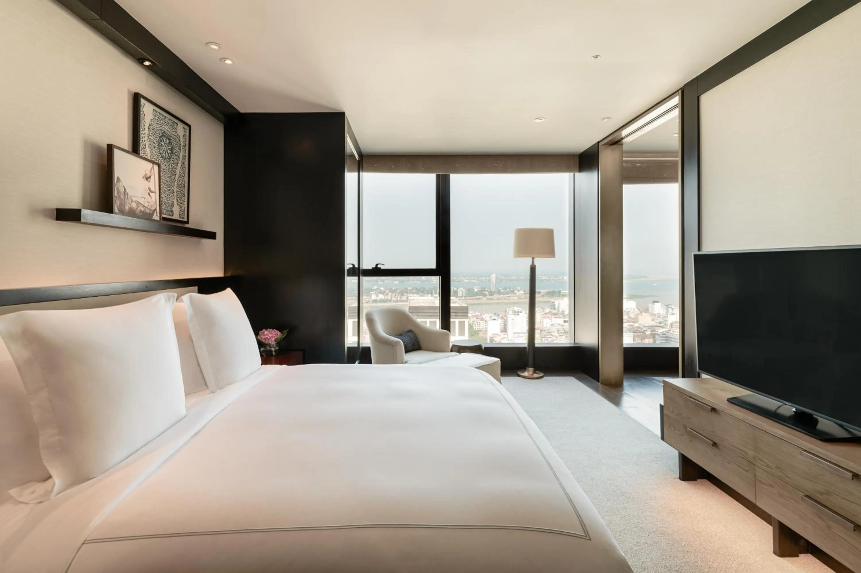 Bedroom, Bed in Rosewood Phnom Penh