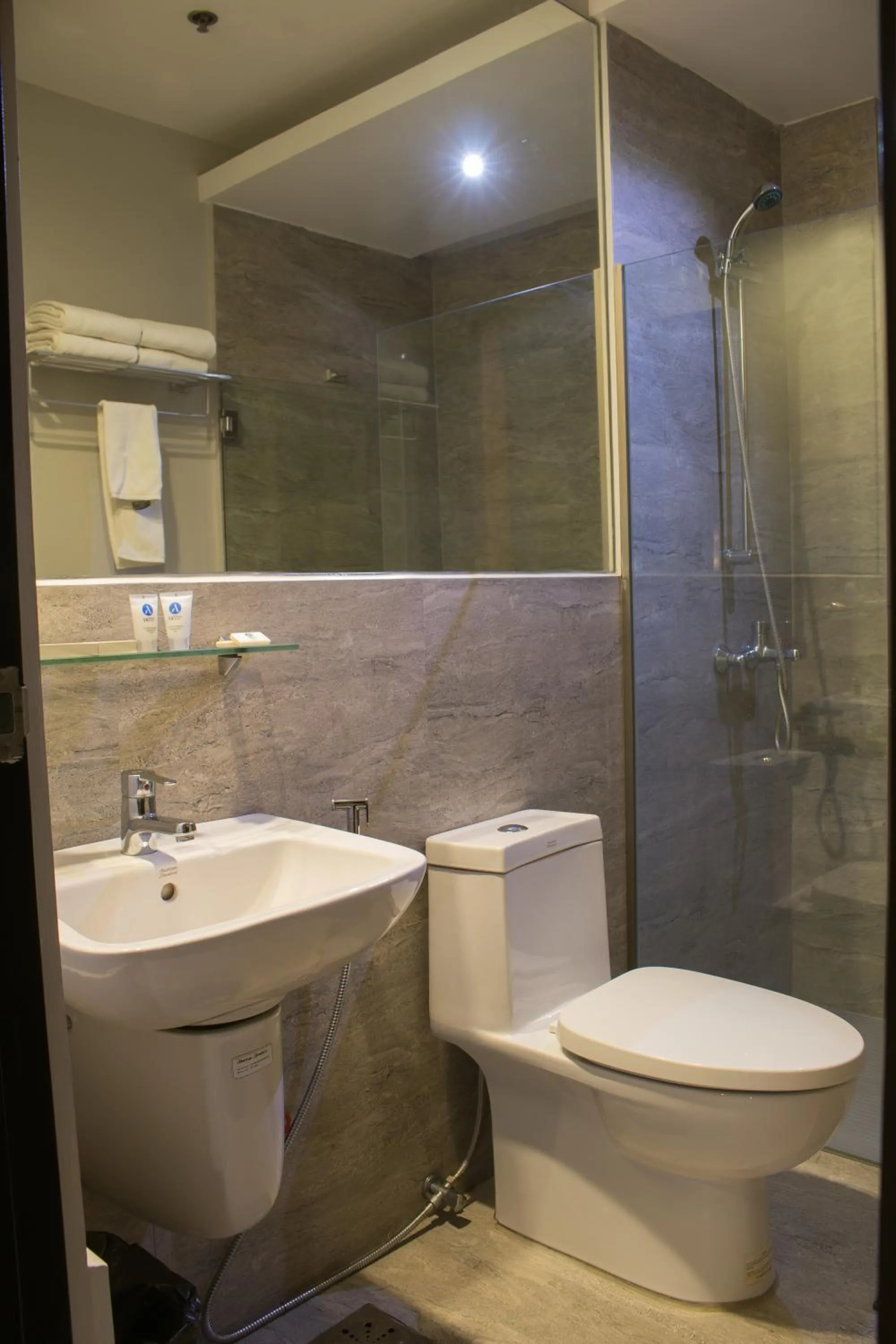 Shower in 1A Express Hotel