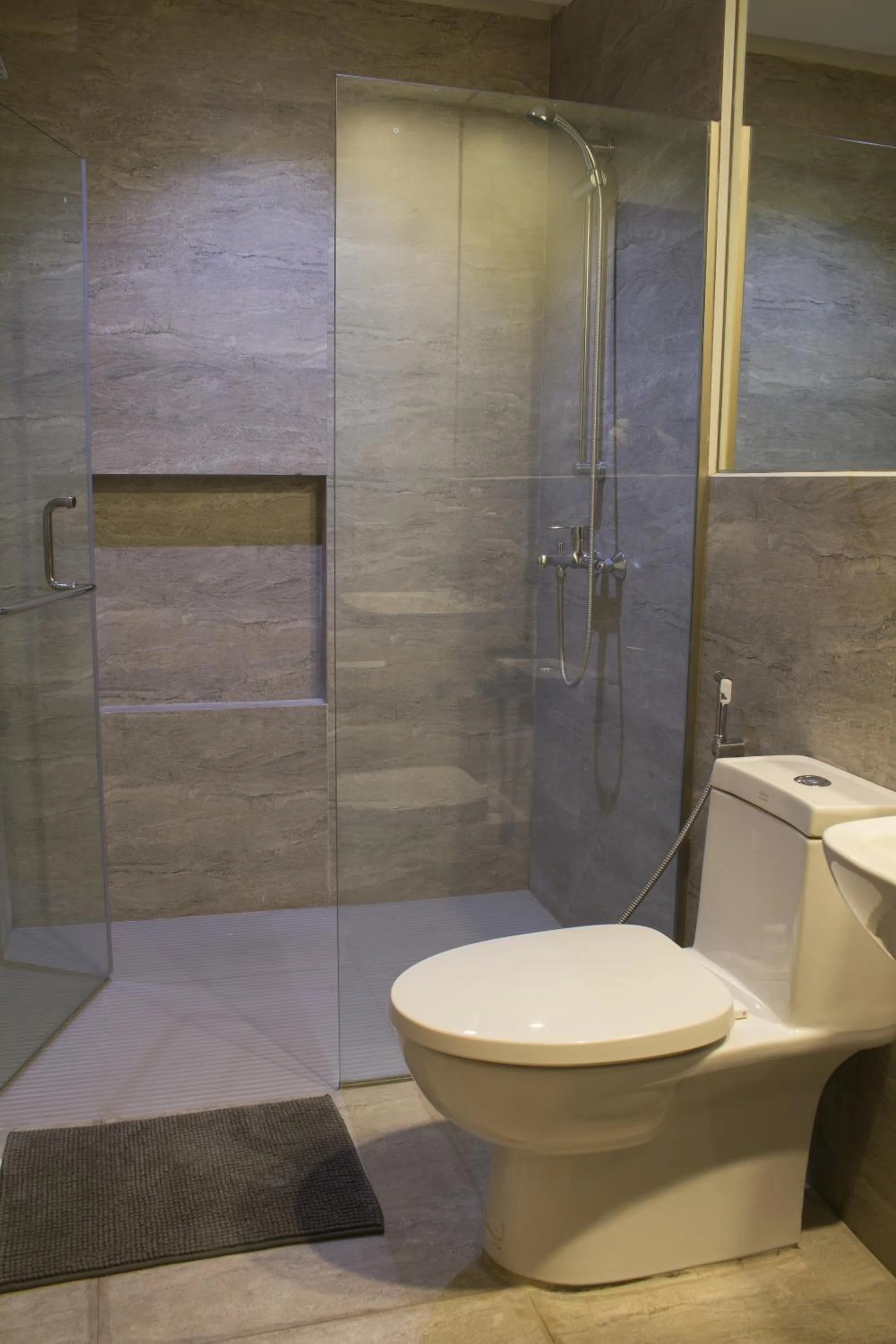 Shower in 1A Express Hotel